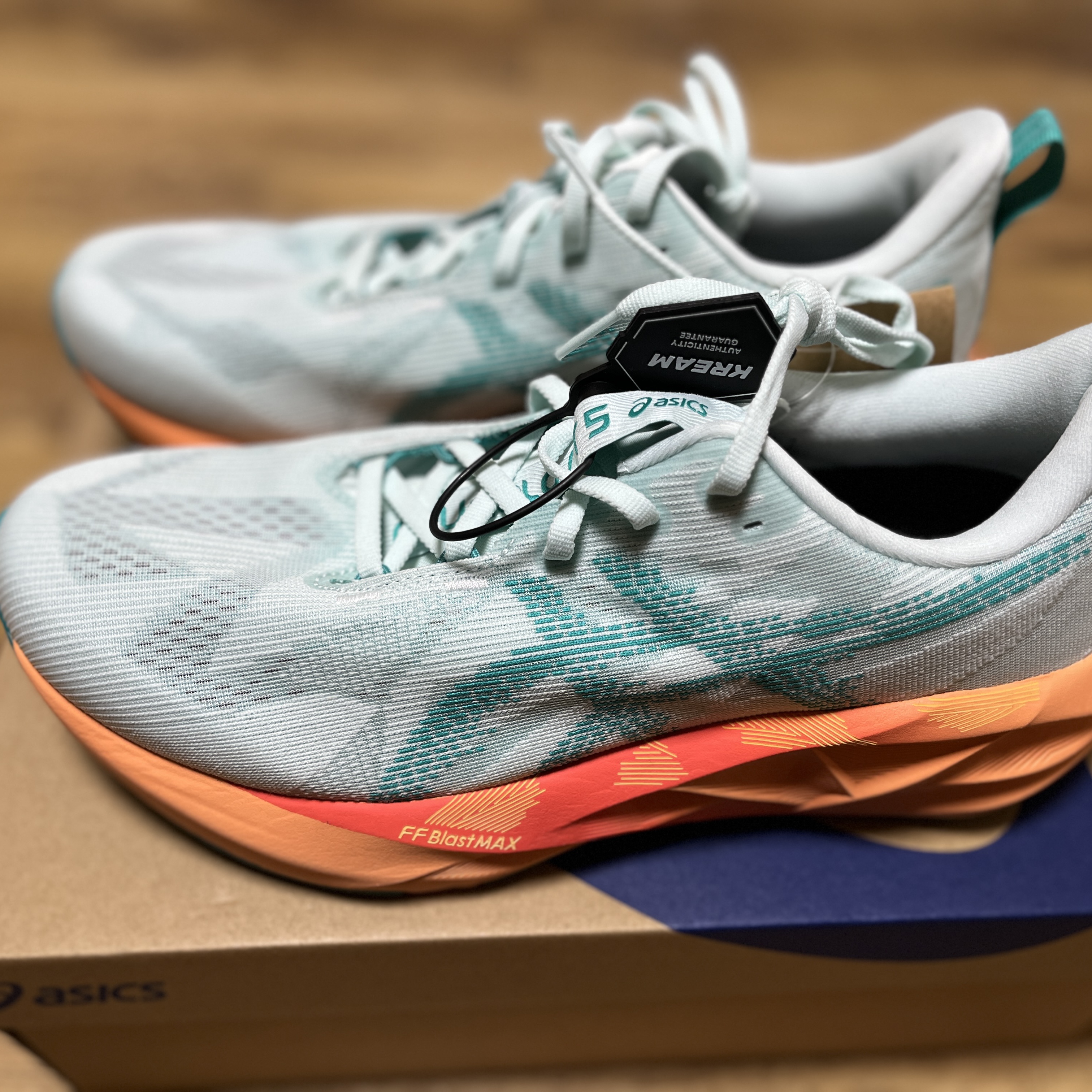 Asics Novablast 5 Soothing Sea Wave Teal 착용 스타일 - 2