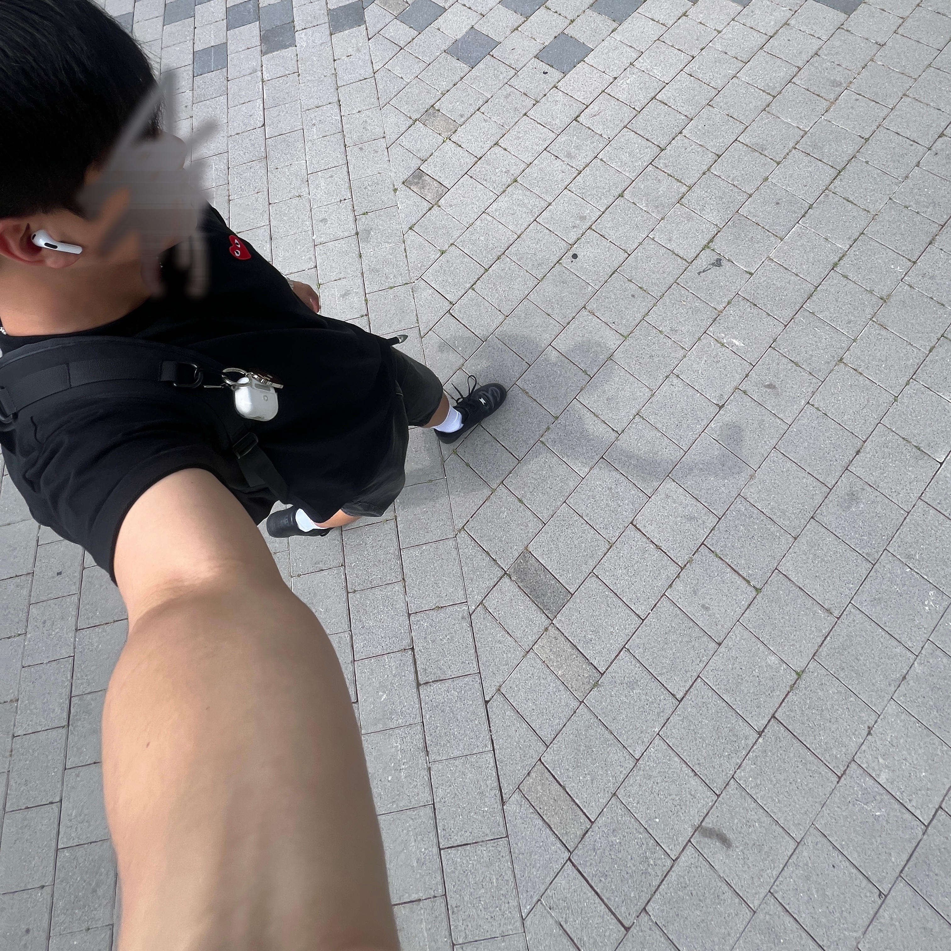 BAPE Ape Head Metal Keychain Brown, Play Comme des Garcons Red Heart T-Shirt Black 착용 스타일
