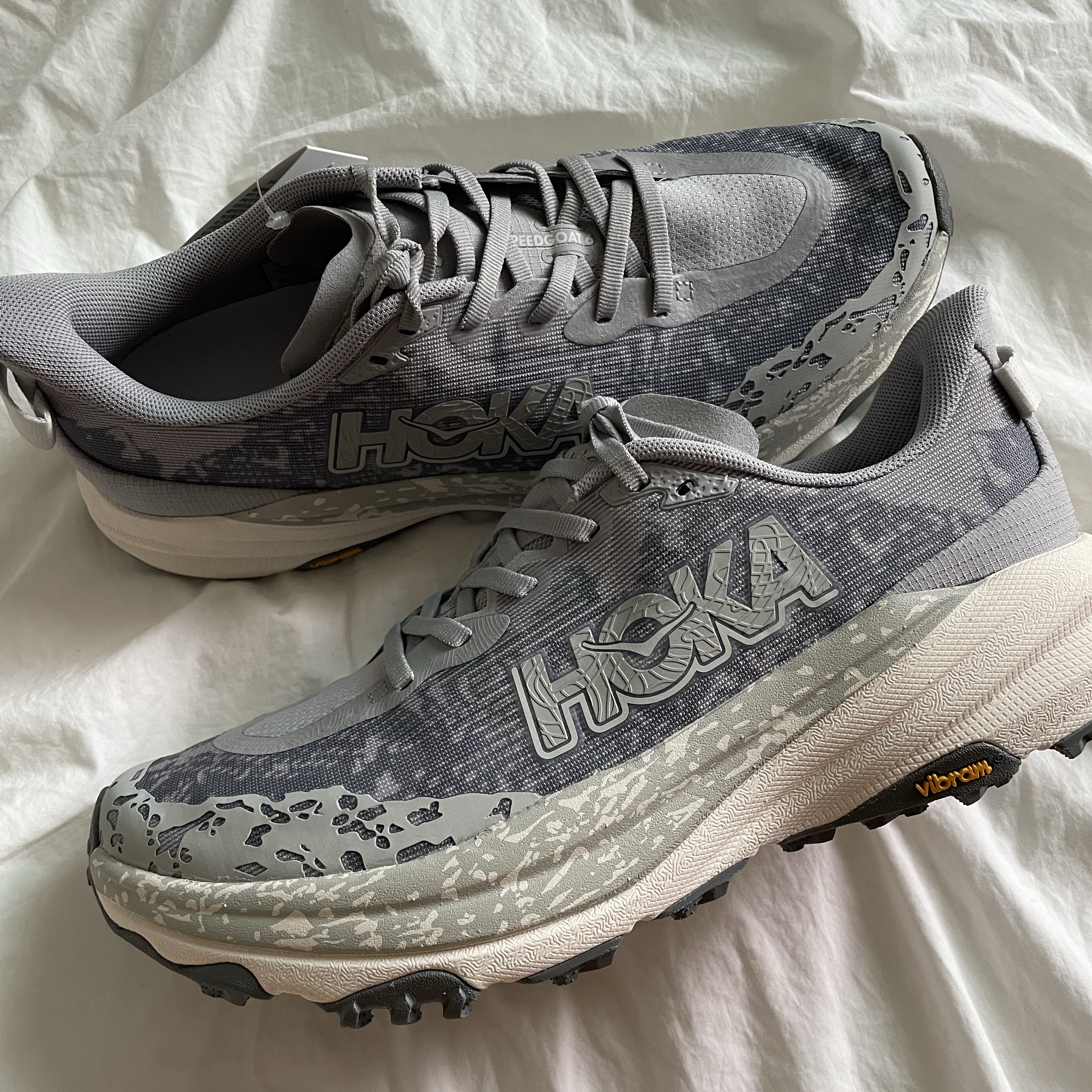 Hoka Speedgoat 6 Stellar Grey Alabaster 착용 스타일