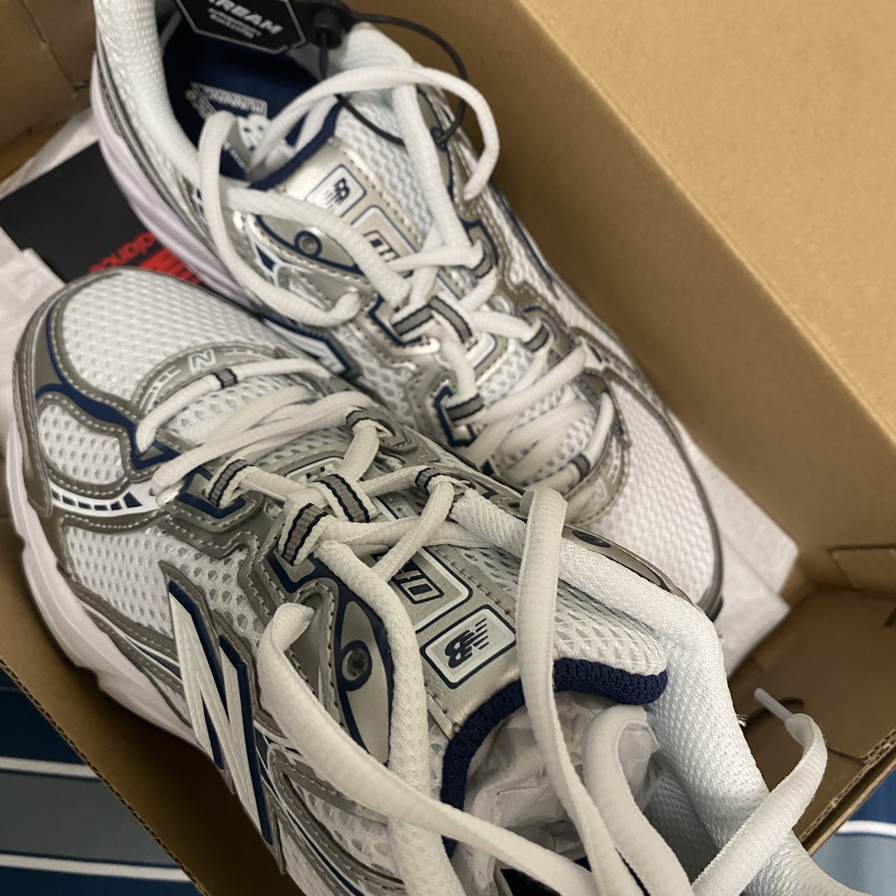 New Balance 740v2 Nb Navy White 착용 스타일