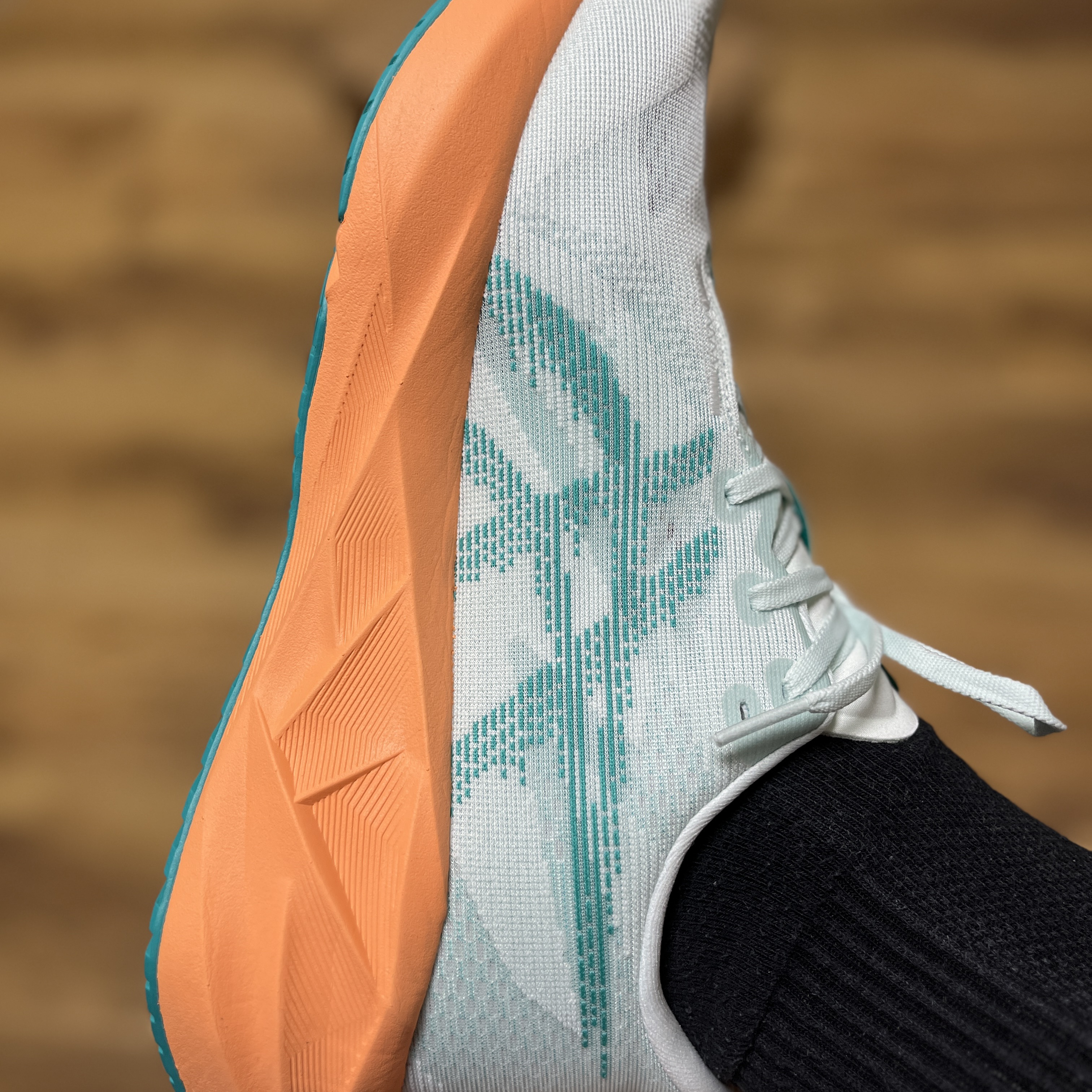 Asics Novablast 5 Soothing Sea Wave Teal 착용 스타일 - 1