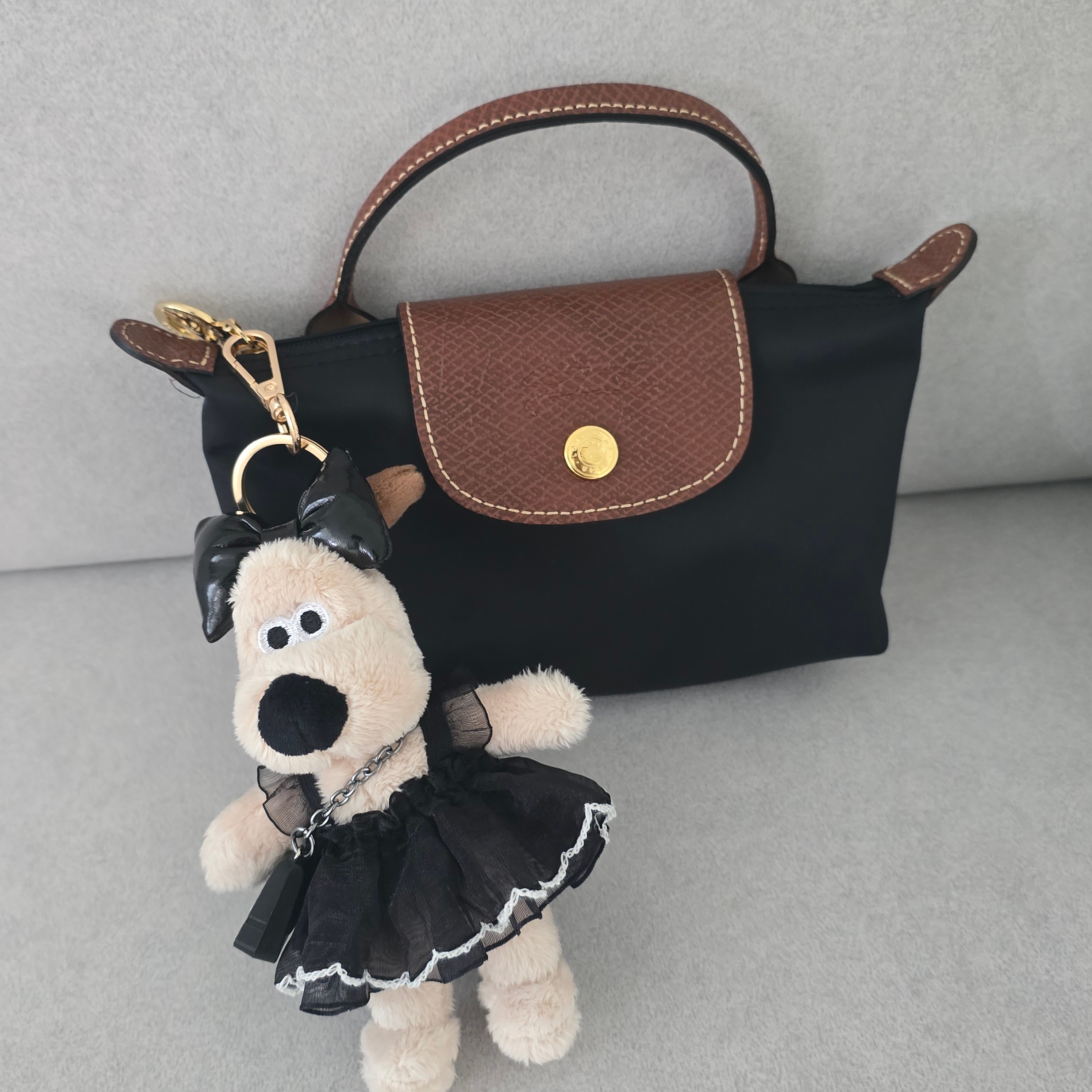 Longchamp Le Pliage Original Handle Pouch Black 착용 스타일