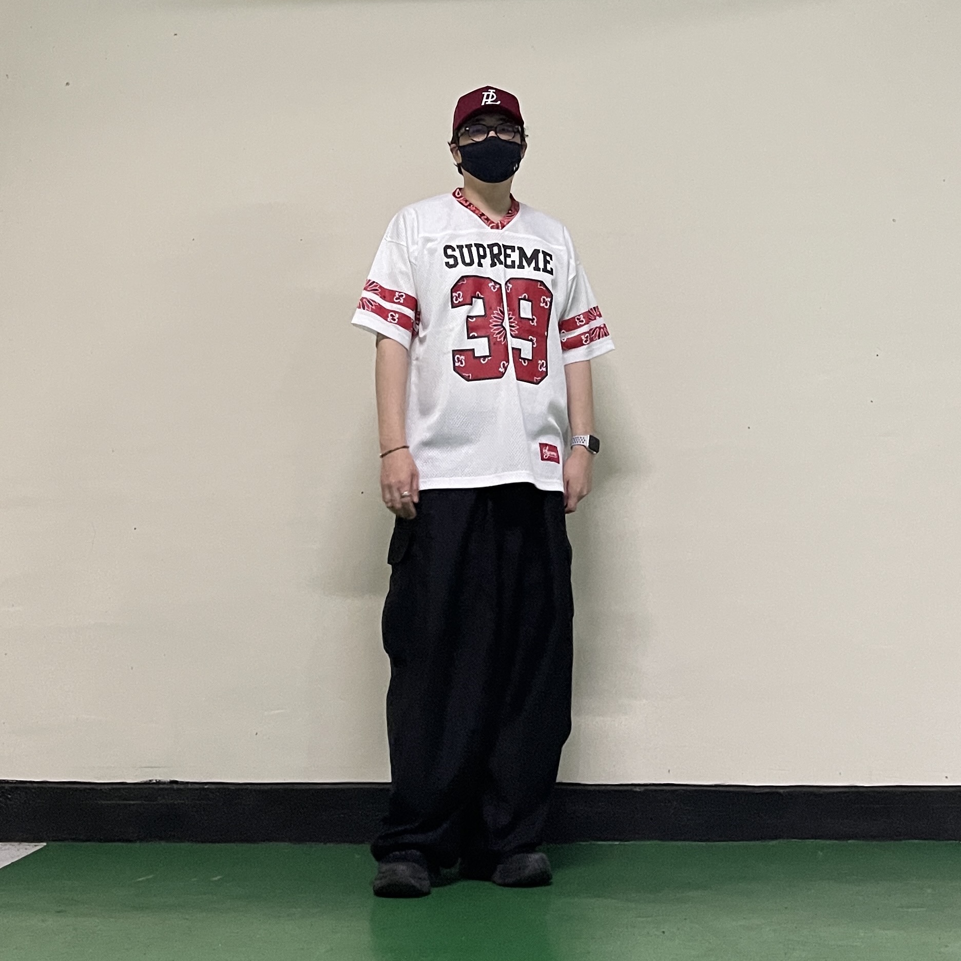 Palace P Frame 5-Panel Berg - 25SS, Supreme Bandana Football Jersey White - 25SS 착용 스타일 - 1