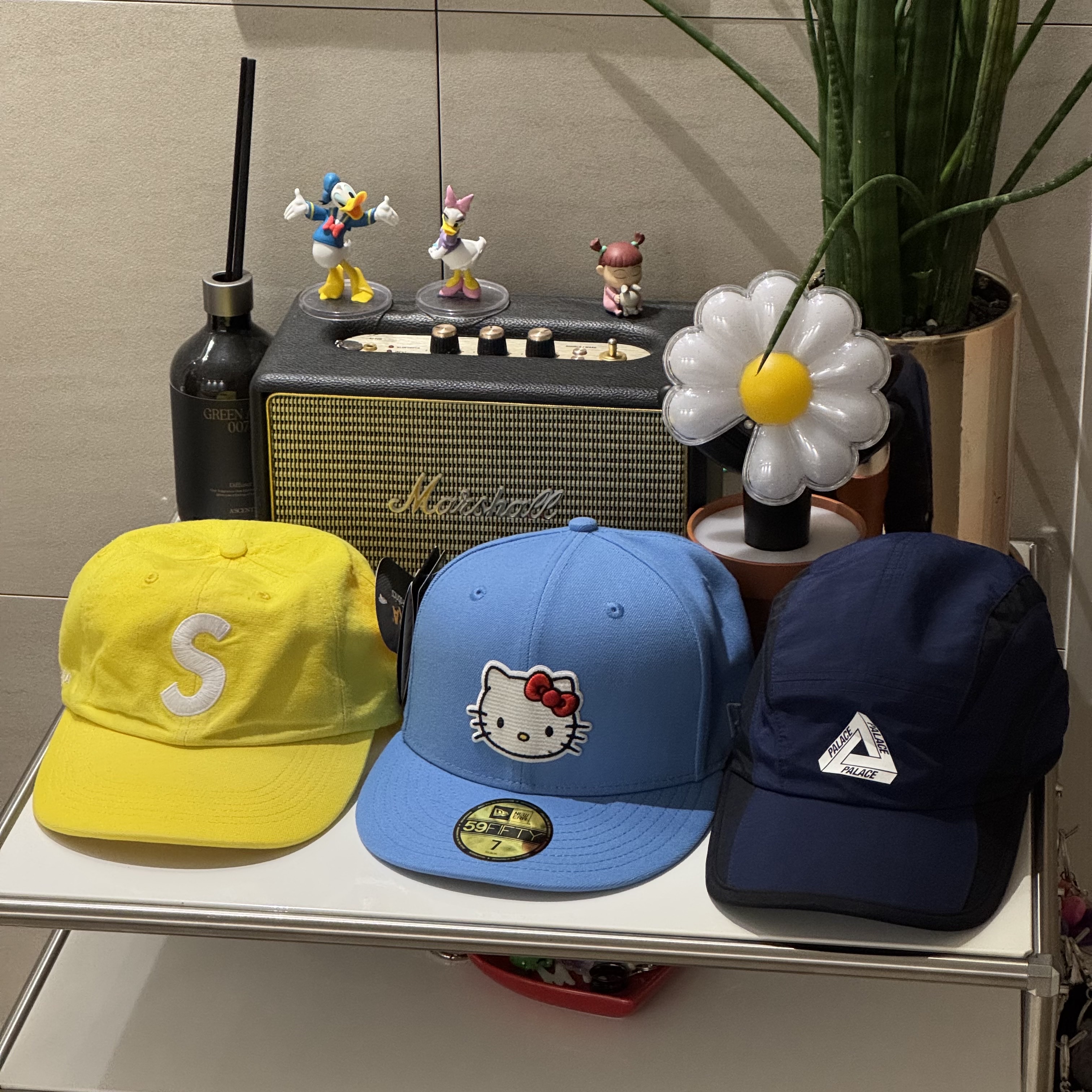 New Era x Hello Kitty Size Cap Radiant Blue, Supreme Cordura Denim S Logo 6-Panel Yellow - 25SS 착용 스타일