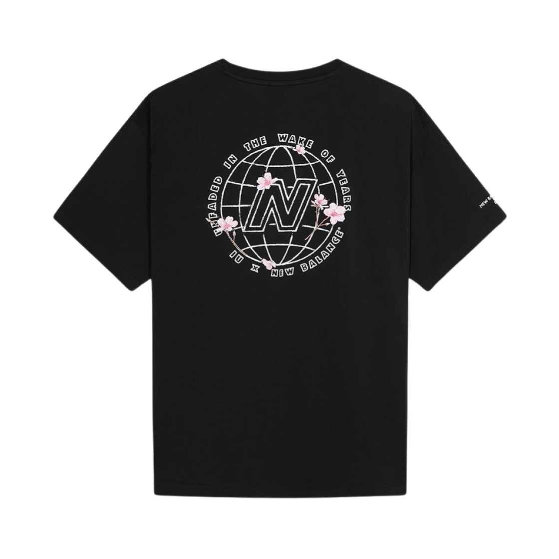 뉴발란스 x 아이유 플라워 글로브 그래픽 티셔츠 블랙(New Balance x IU Flower Globe Graphic T-Shirt Black)