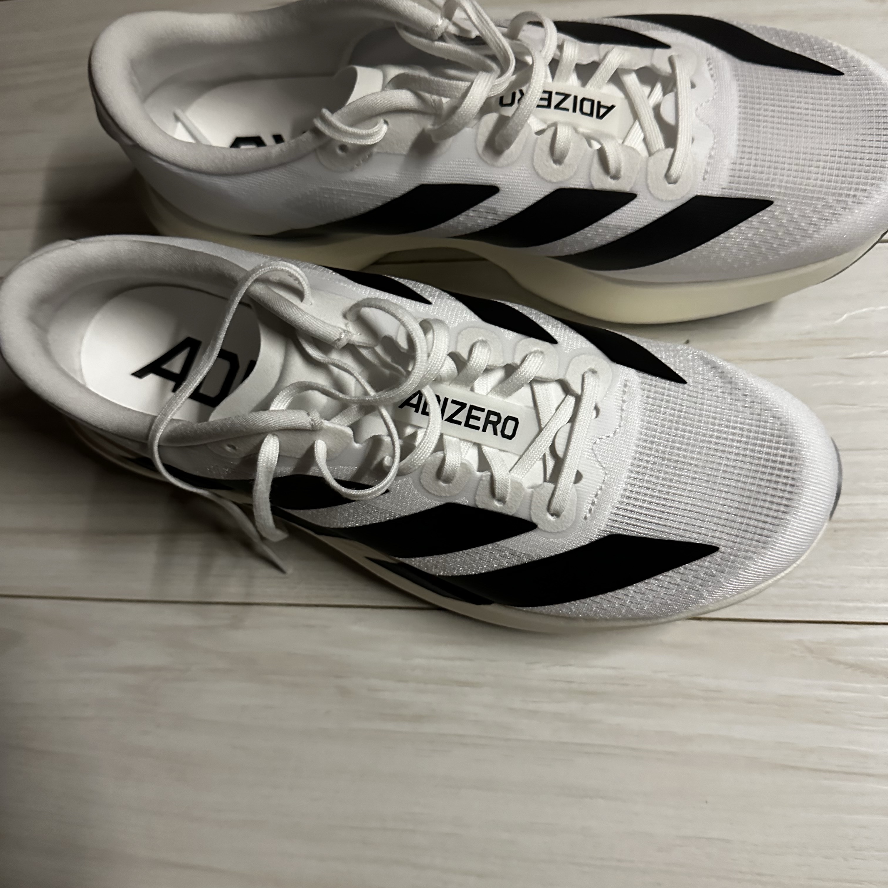 Adidas Adizero EVO SL Cloud White Core Black 착용 스타일