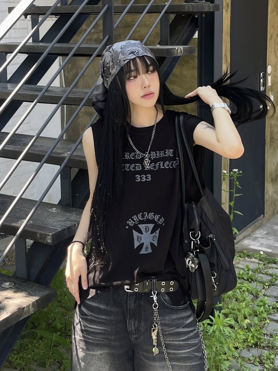 PHOS333 Uncaged Slogan Sleeveless Black, PHOS333 Uncaged Slogan Sleeveless White 착용 스타일 - 3