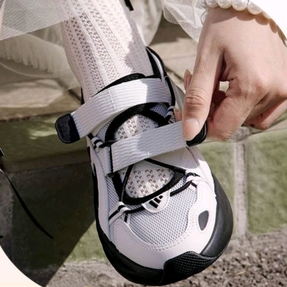 (W) Adidas Ozwave Sandal Core White Core Black 착용 스타일 - 1
