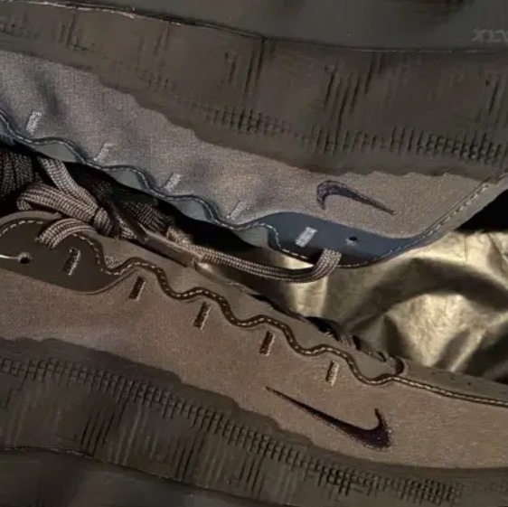 Nike x Hyein Seo Ava Rover Black 착용 스타일