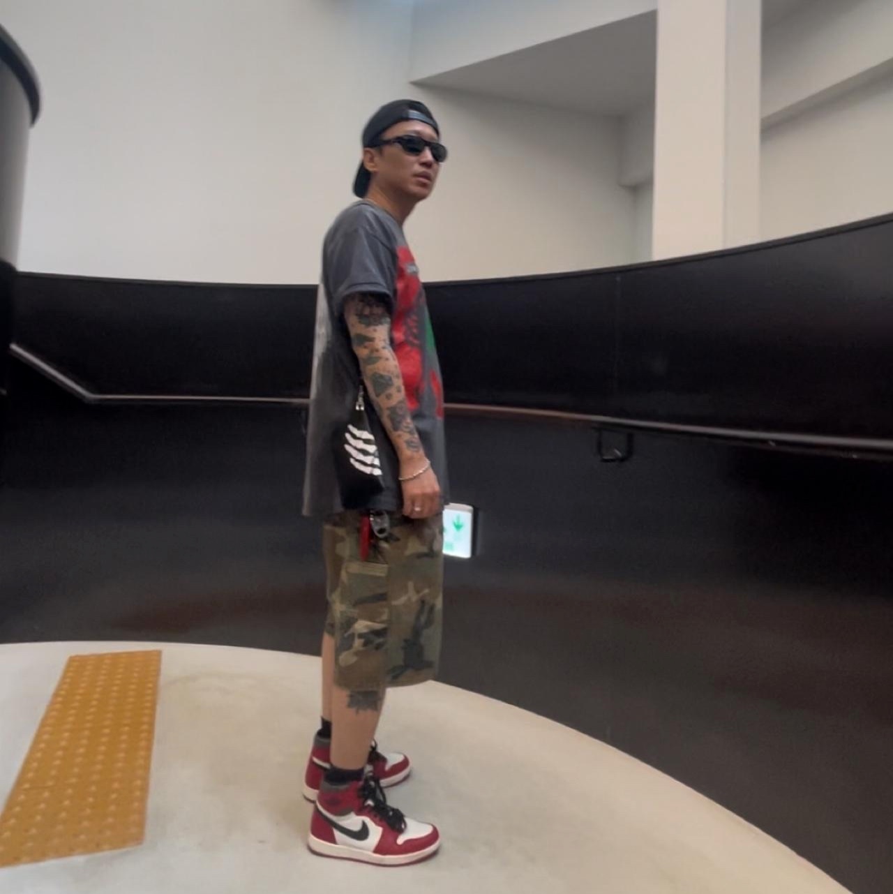 Jordan 1 Retro High OG Chicago 2022, Saint Mxxxxxx x Kosuke Kawamura S/S T-Shirt Love Beyond Black - 24SS 착용 스타일