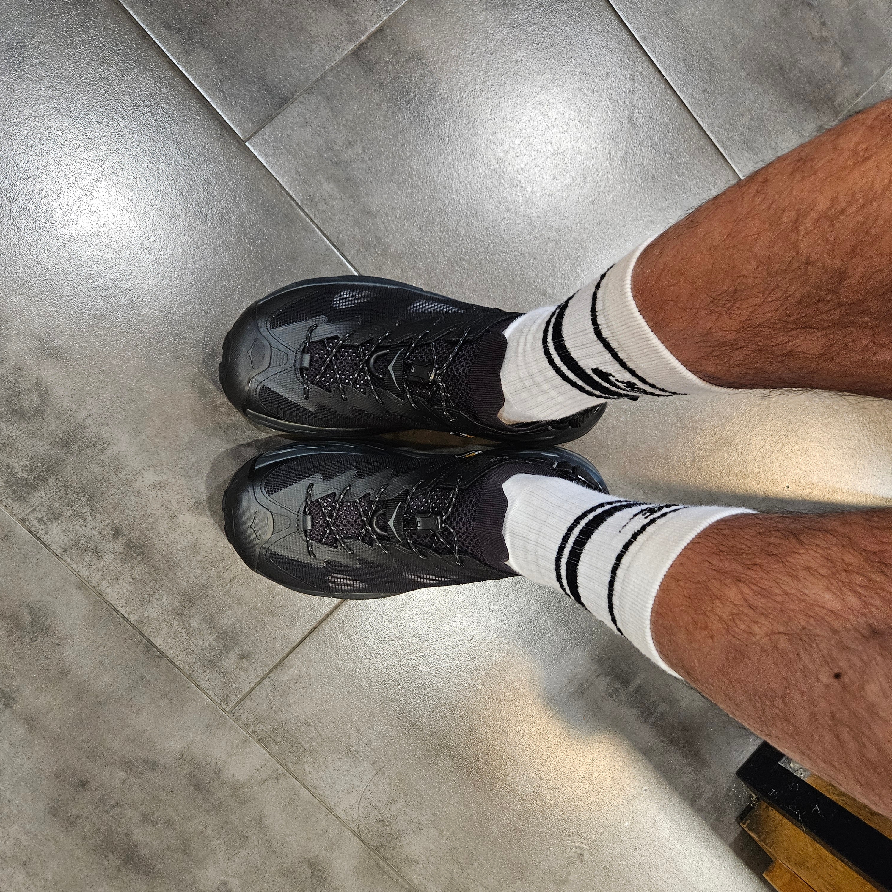 Hoka Hopara 2 Black 착용 스타일