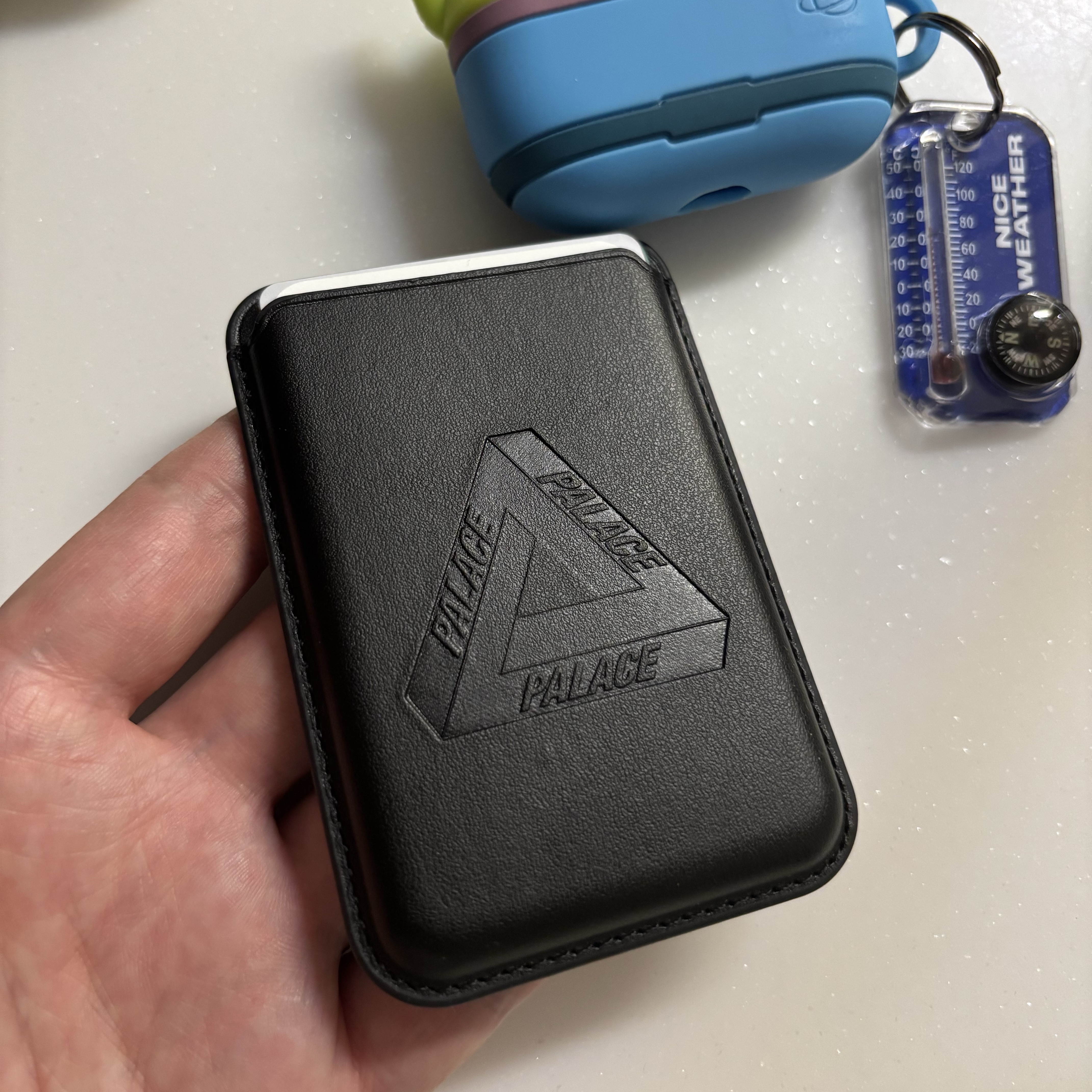 Palace Magsafe Wallet Black - 25SS, Nice Weather Thermometer Keyring Blue 착용 스타일 - 2