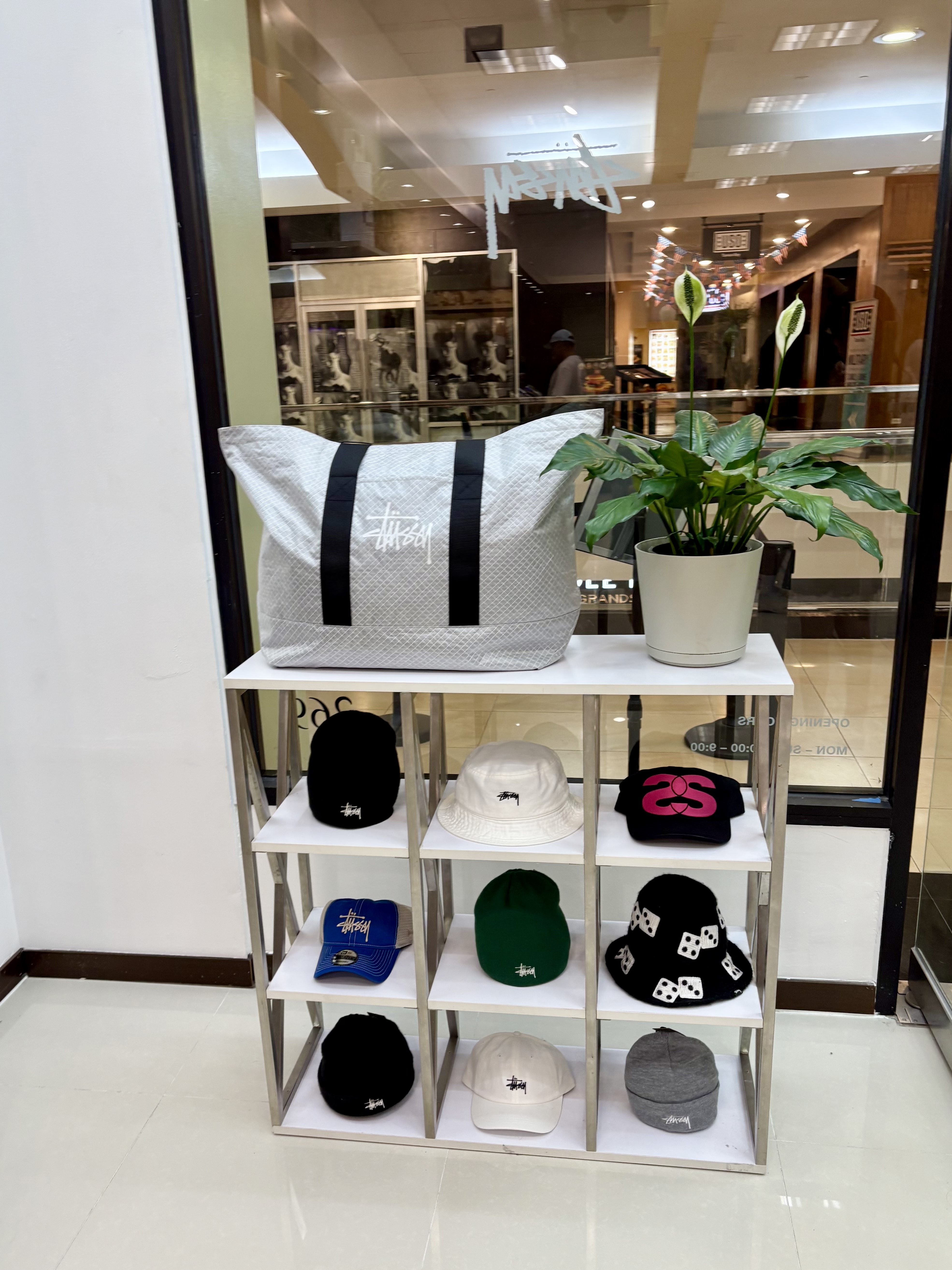 Stussy Basic Structured Low Pro Cap Black, Stussy Surfwalk Pigment Dyed T-Shirt Indigo 착용 스타일 - 5