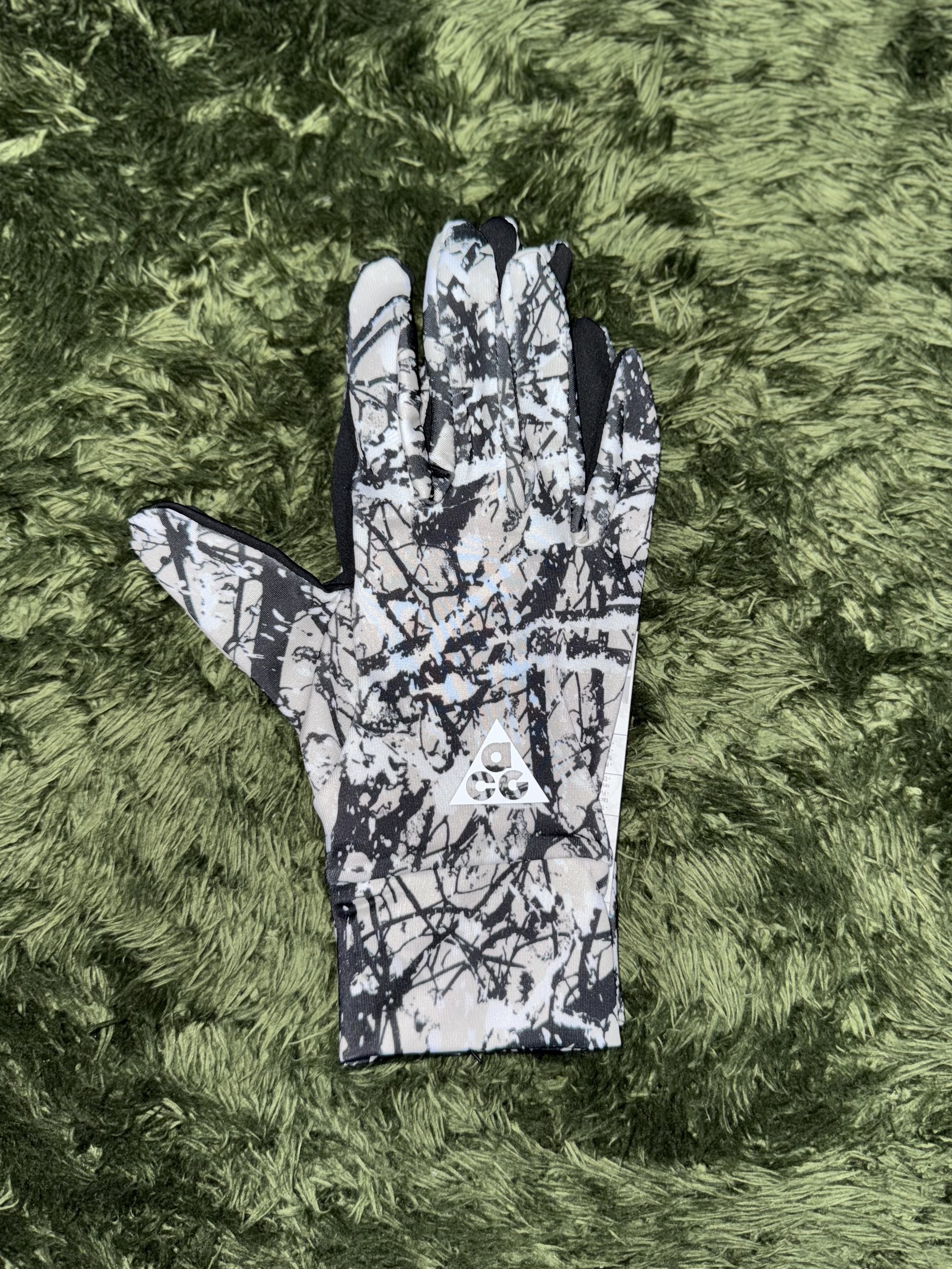 Nike ACG Dri-Fit Lightweight Gloves Light Orewood Brown Black 착용 스타일 - 2