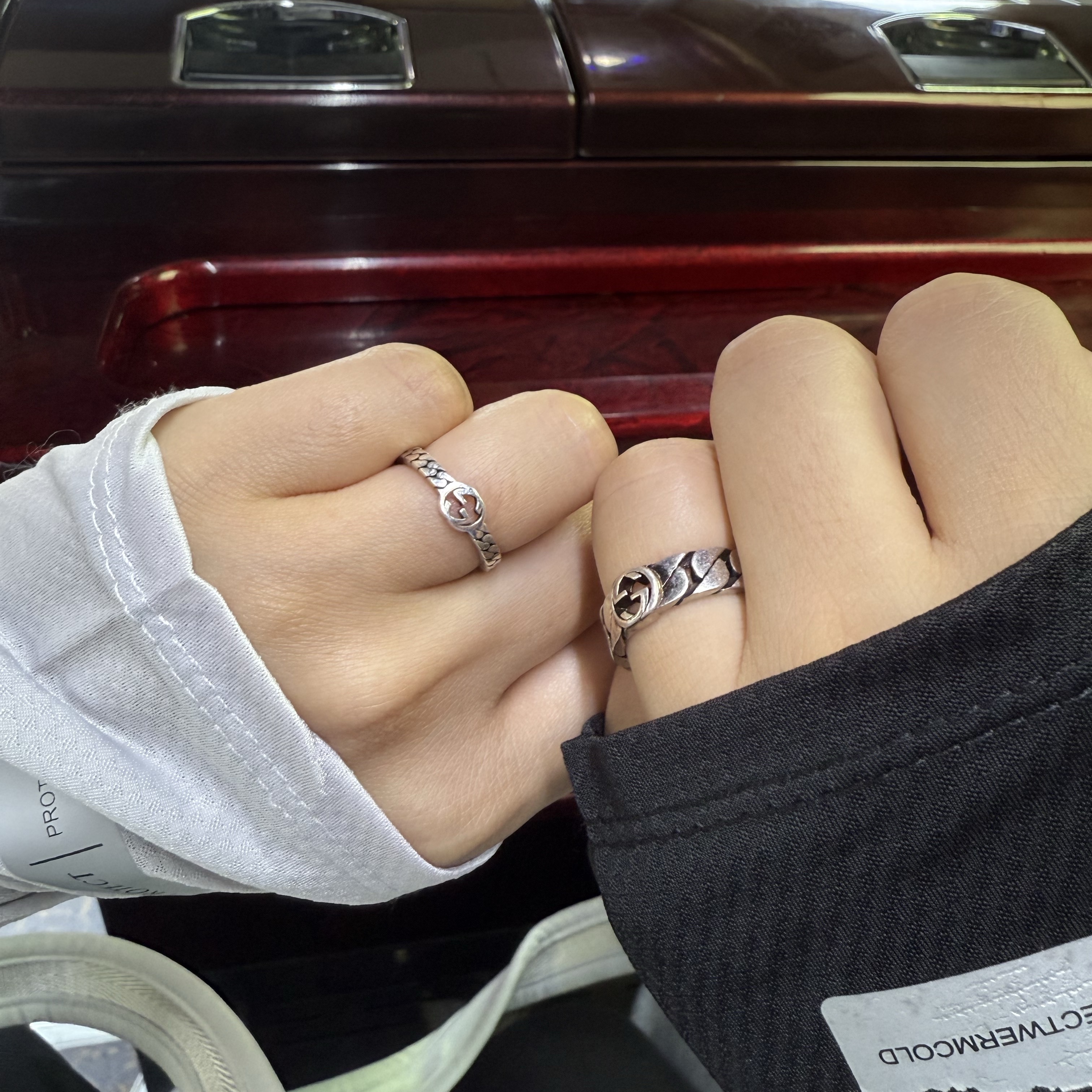 Gucci Wide Ring With Interlocking G Silver, Gucci Interlocking G Ring Silver 착용 스타일