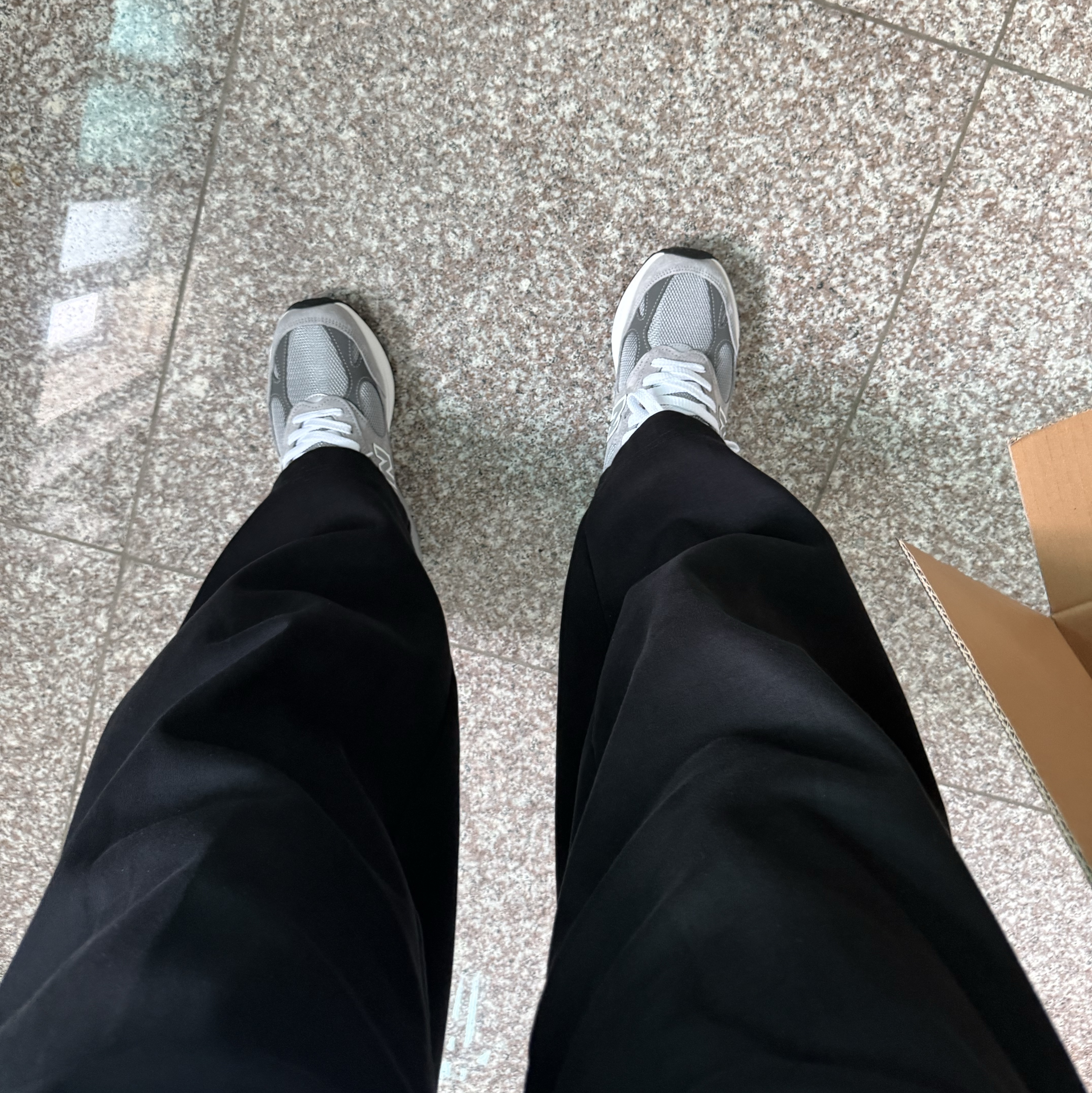 New Balance 993 Made in USA Grey - D Standard, Zara x Ader Error Jogger Pants Black 착용 스타일