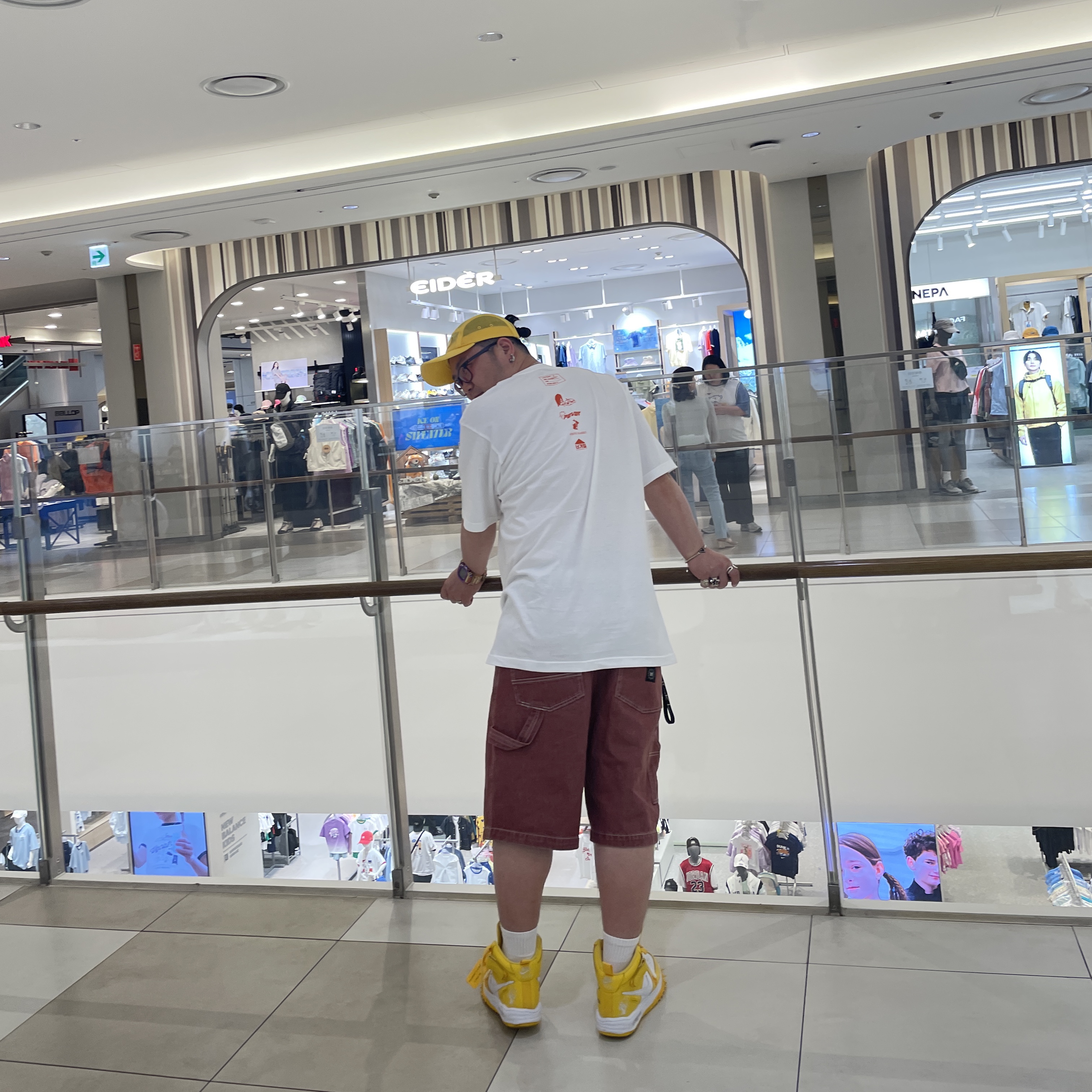 Supreme Mesh Cordura Camp Cap Yellow - 23SS, Nike x Off-White Air Force 1 Mid SP Leather Varsity Maize 착용 스타일 - 3