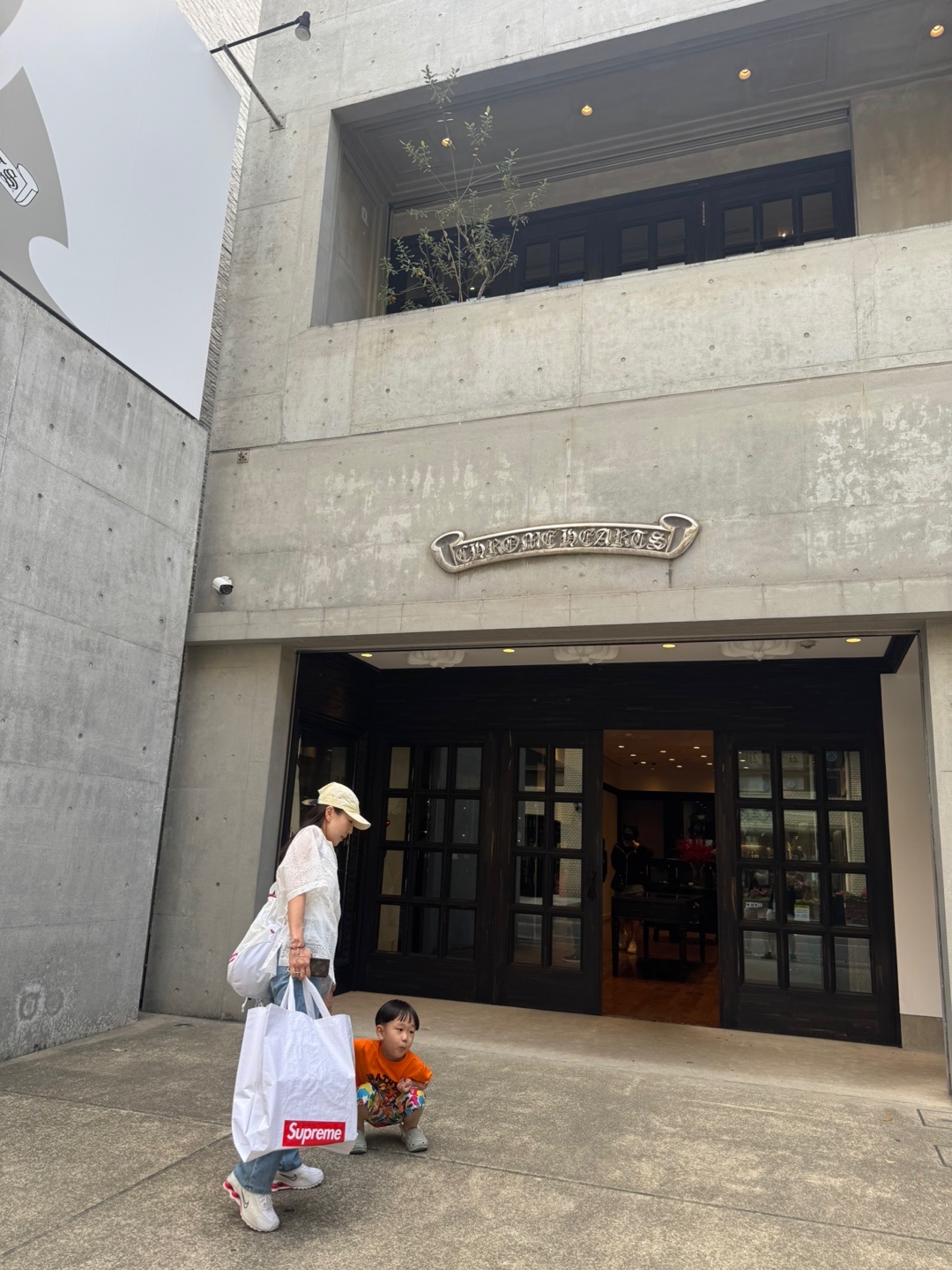 Supreme Mesh Small Backpack White - 23SS, Supreme x Stone Island Reactive Ice Camo Ripstop Camp Cap Tan - 22SS 착용 스타일 - 8