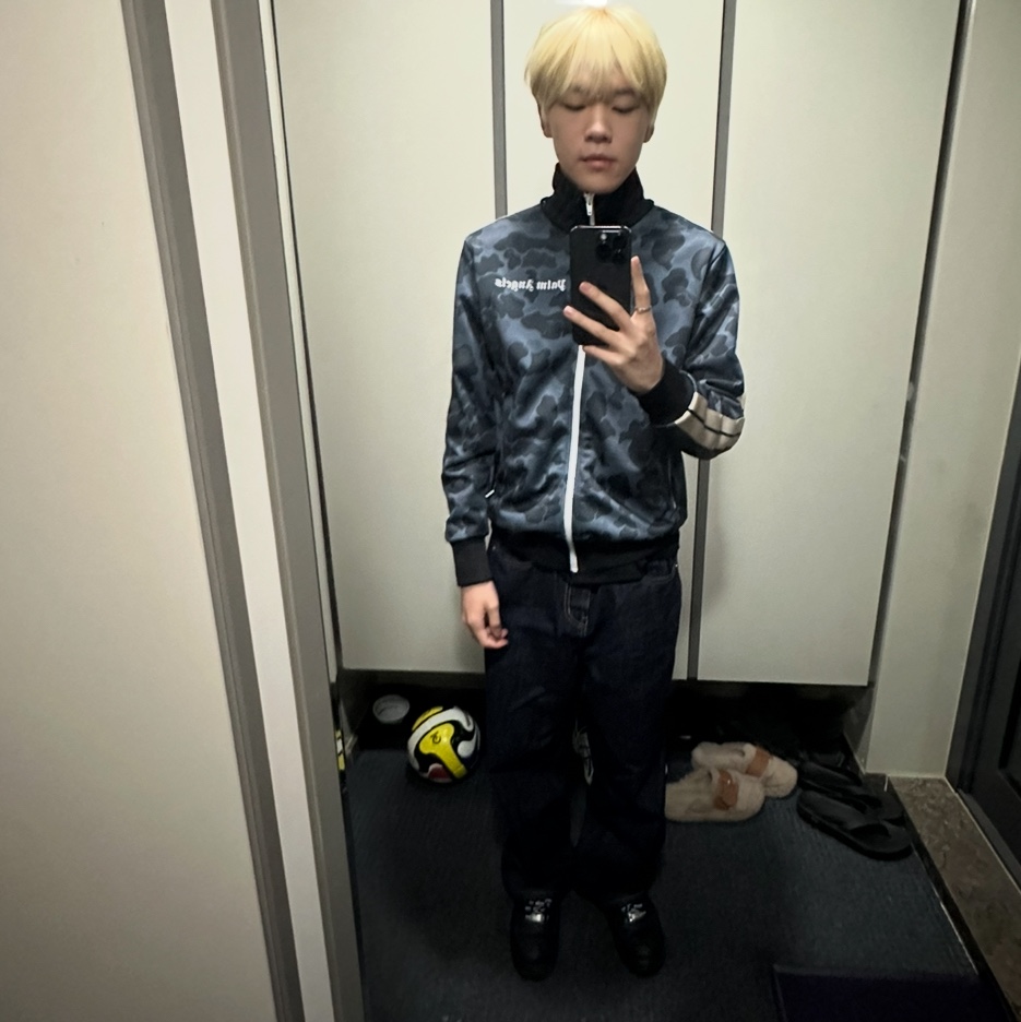 Palm Angels Classic Track Jacket Black White, Nike x Supreme Air Force 1 Low Black 착용 스타일 - 2