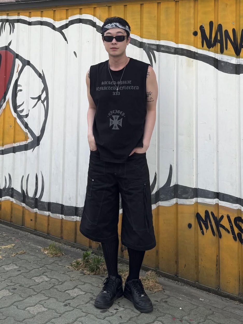 PHOS333 Uncaged Slogan Sleeveless Black, PHOS333 Sheriff Bermuda Shorts Black 착용 스타일 - 1