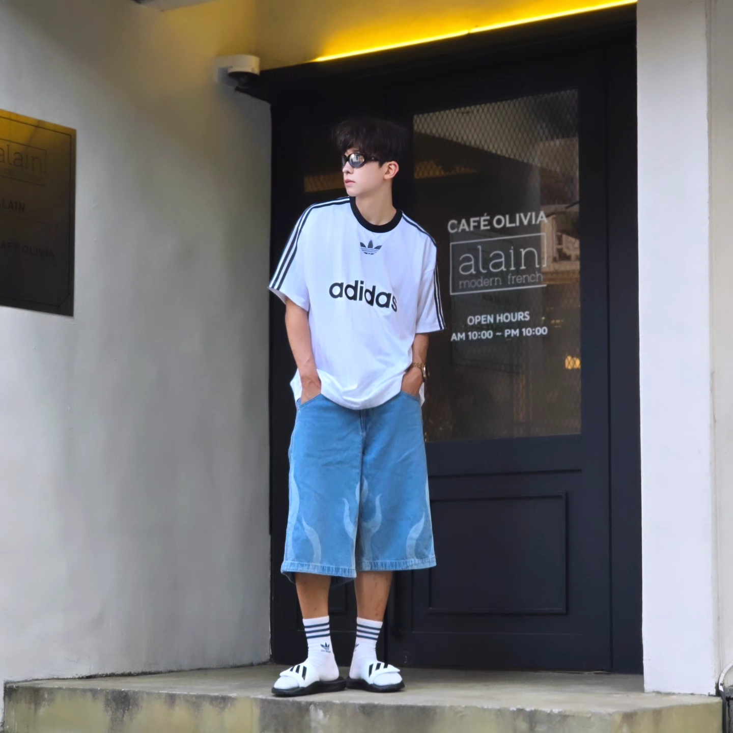 Adidas Adicolor T-Shirt White Black - KR Sizing, Adidas Adicolor T-Shirt White - US Sizing 착용 스타일 - 2