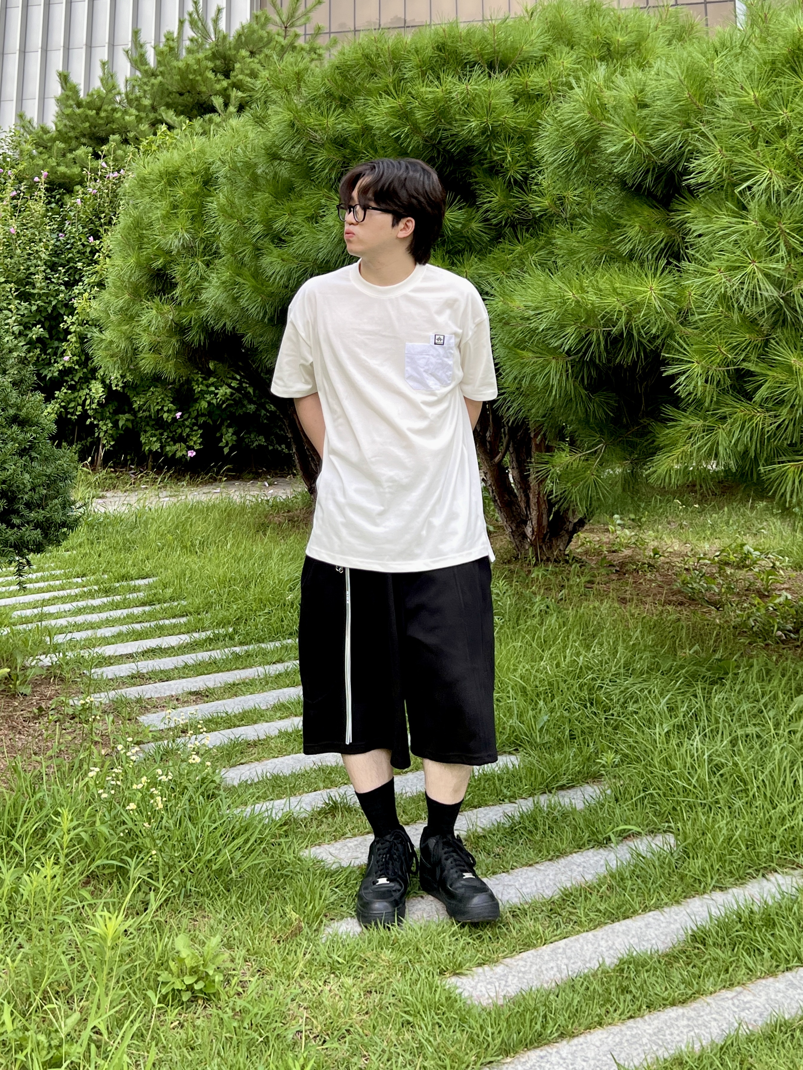 Nike Air Force 1 '07 Low Triple Black 착용 스타일 - 1