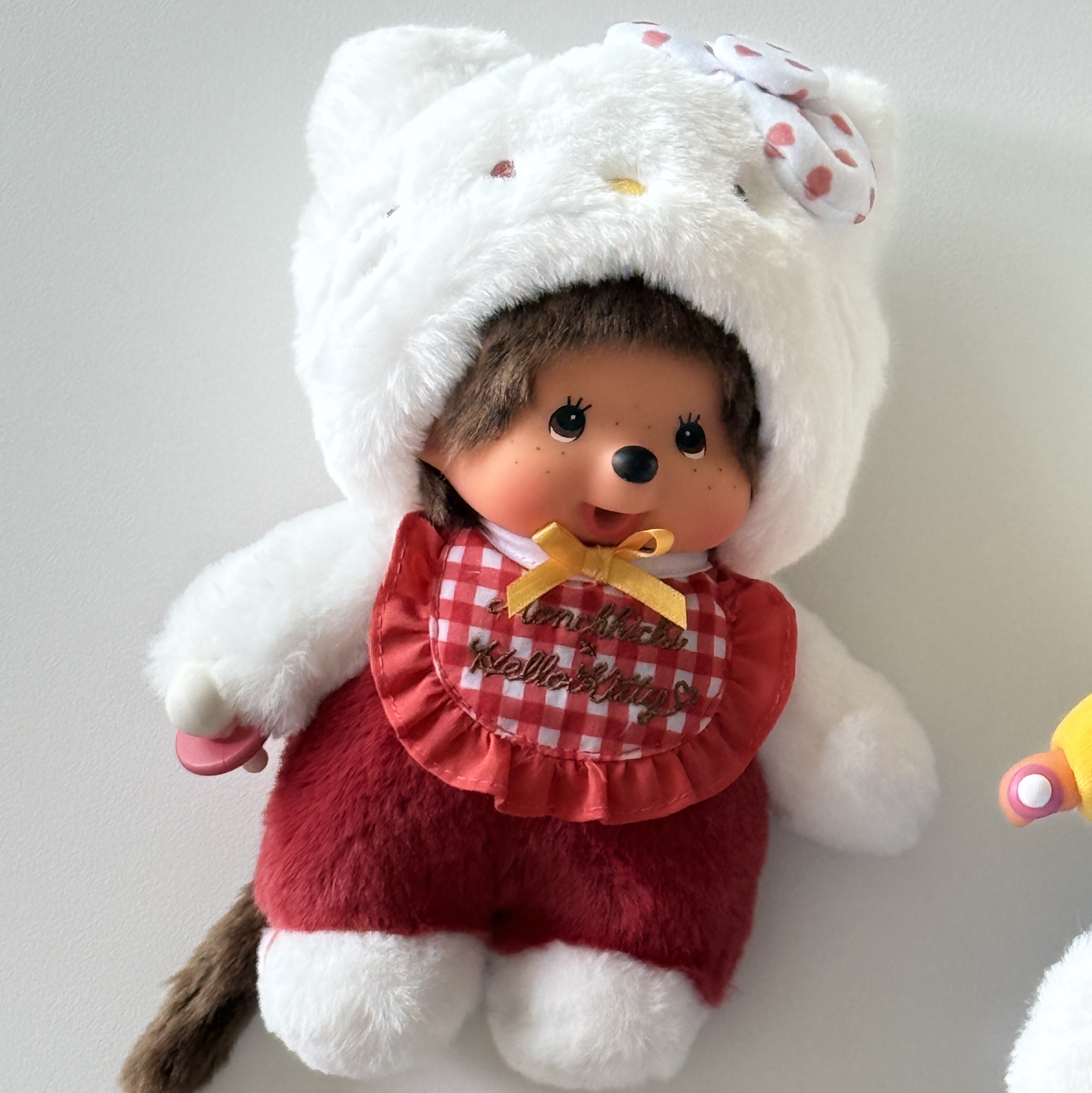 Sanrio Hello Kitty x Monchhichi 50th Anniversary Monchhichi Stuffed Toy, Monchhichi x Hello Kitty Gingham Check S Doll 착용 스타일 - 3