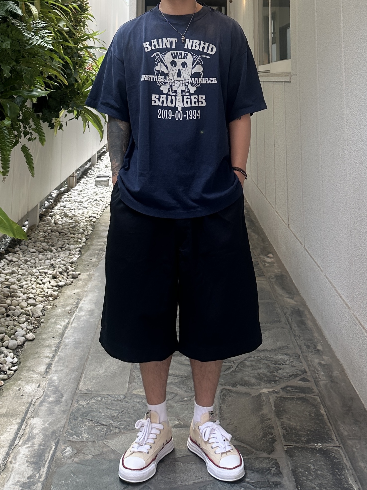 Neighborhood x Saint Mxxxxxx STHD Saint NBHD T-Shirt Navy - 25SS, Maison Mihara Yasuhiro Peterson OG Sole Canvas Low-top Sneakers Natural 착용 스타일 - 2