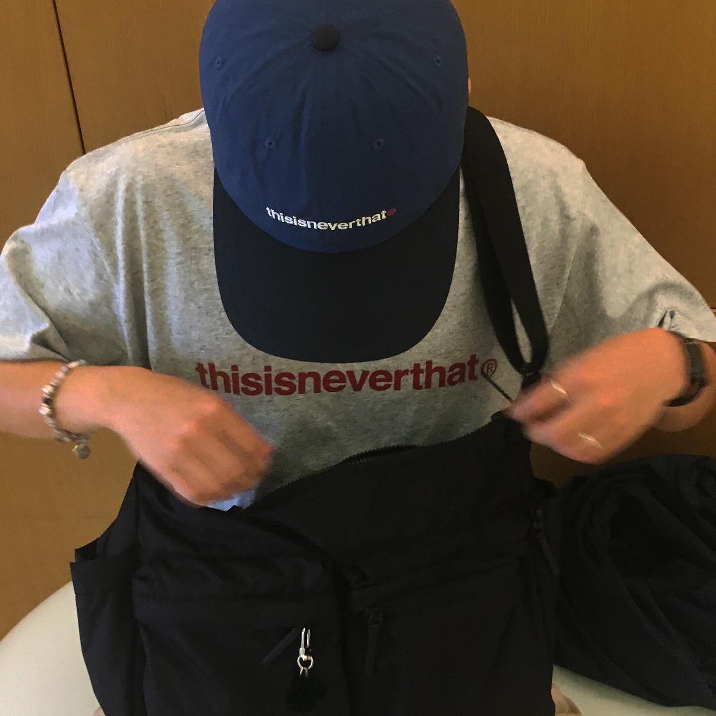 Thisisneverthat T-Logo T-Shirt Heather Grey 착용 스타일 - 2