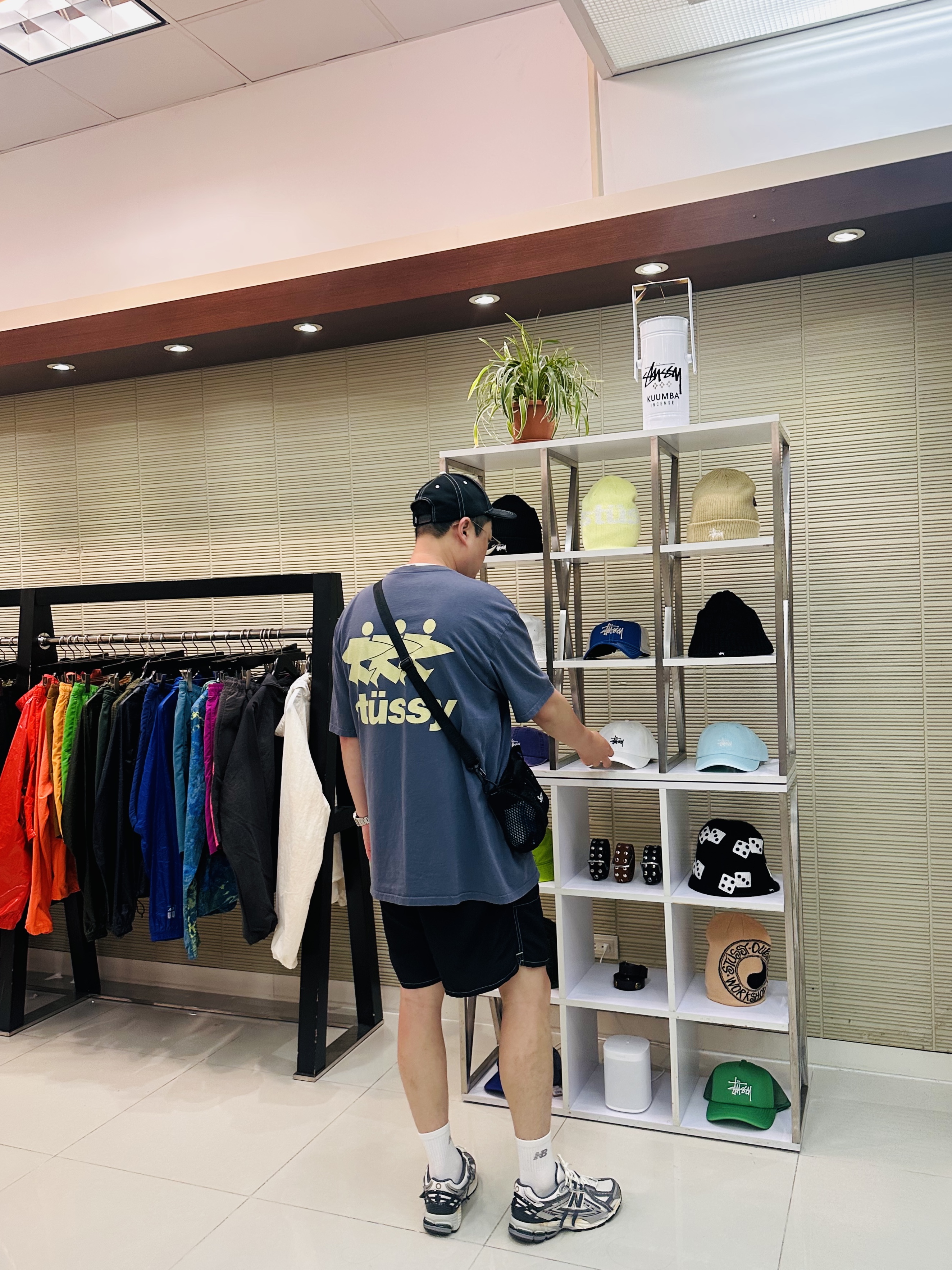 Stussy Basic Structured Low Pro Cap Black, Stussy Surfwalk Pigment Dyed T-Shirt Indigo 착용 스타일 - 3