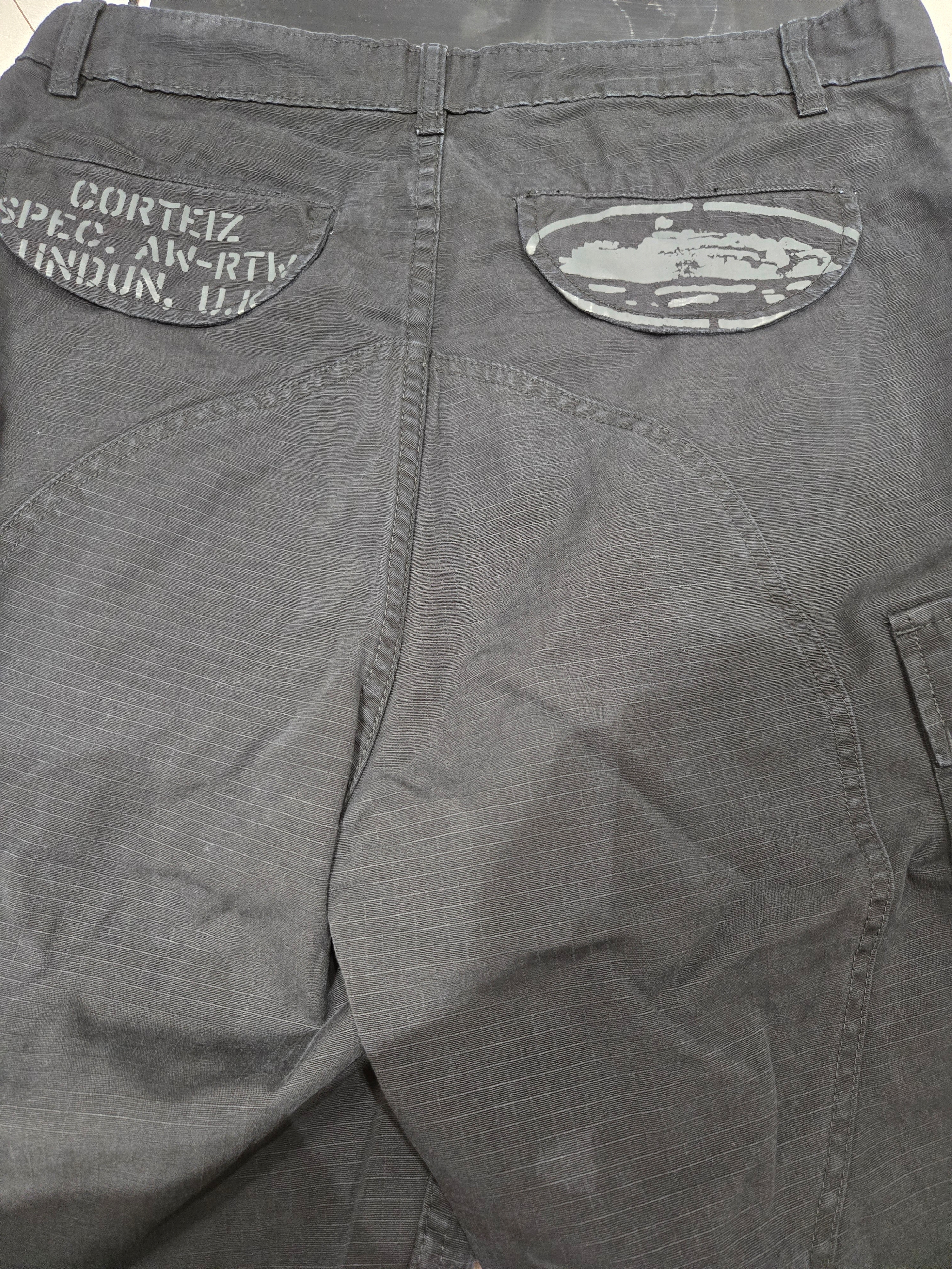 Corteiz Guerillaz Cargo Short Black 착용 스타일