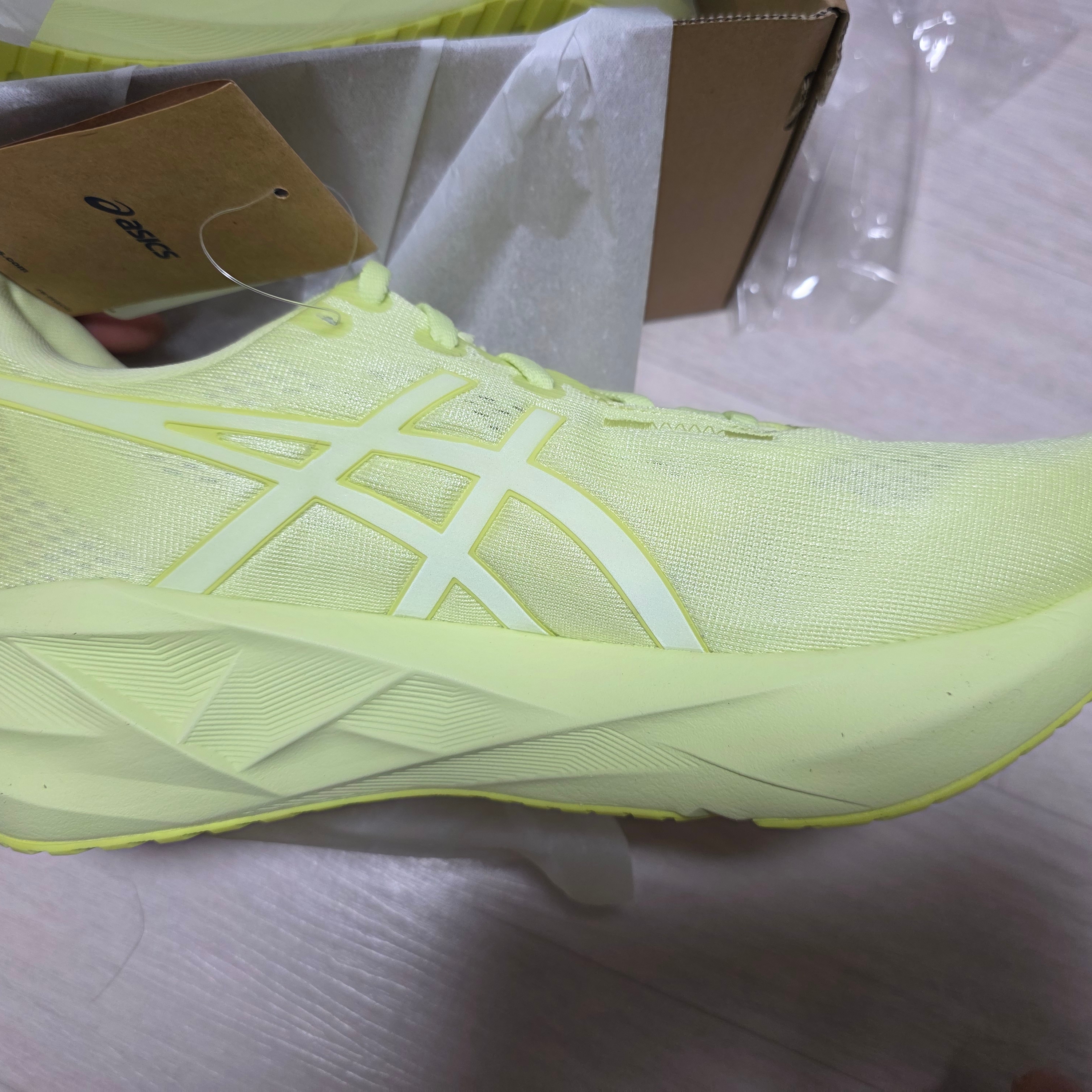 Asics Novablast 5 Lite Show Huddle Yellow 착용 스타일 - 9
