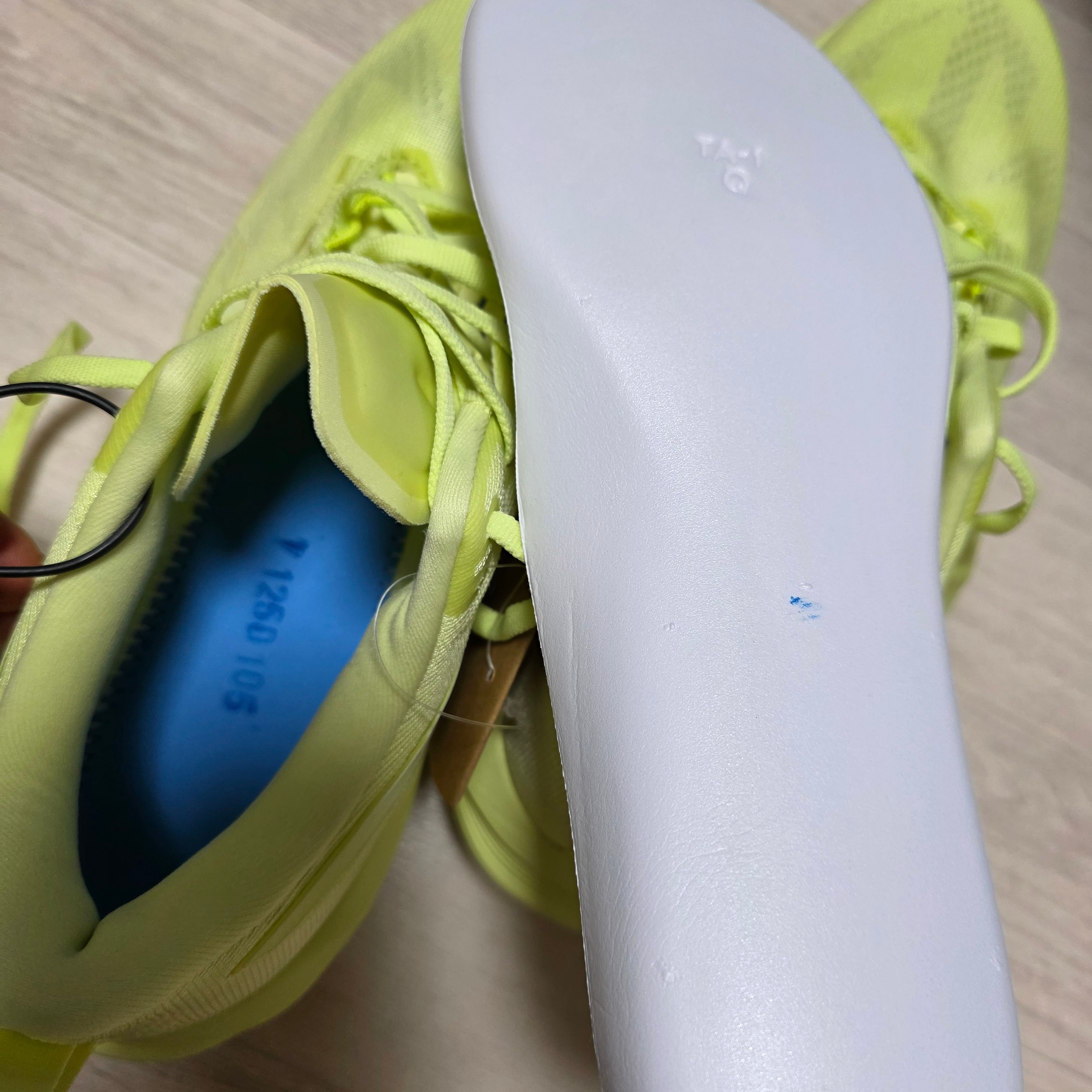 Asics Novablast 5 Lite Show Huddle Yellow 착용 스타일 - 4