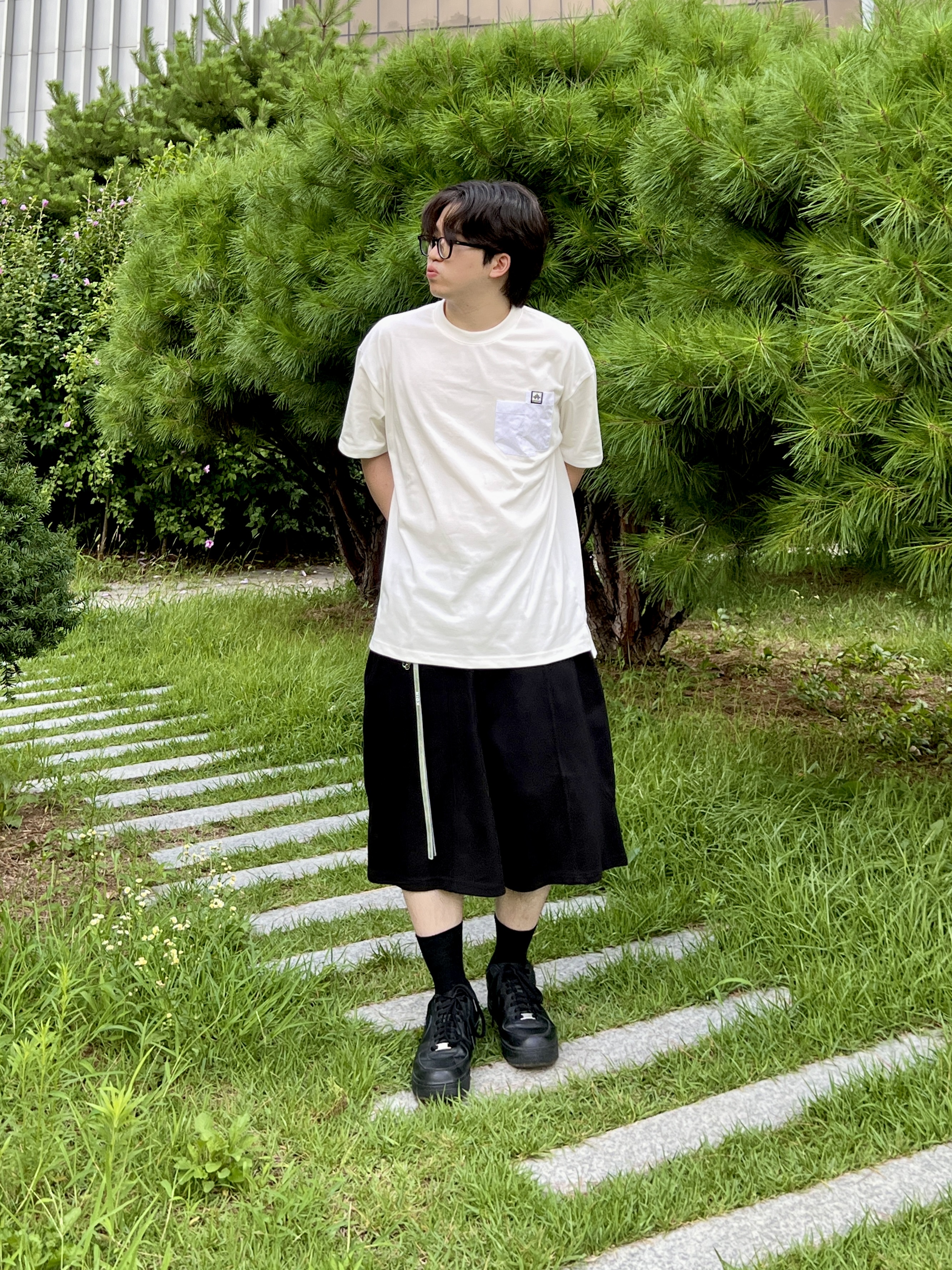 Nike Air Force 1 '07 Low Triple Black 착용 스타일 - 2