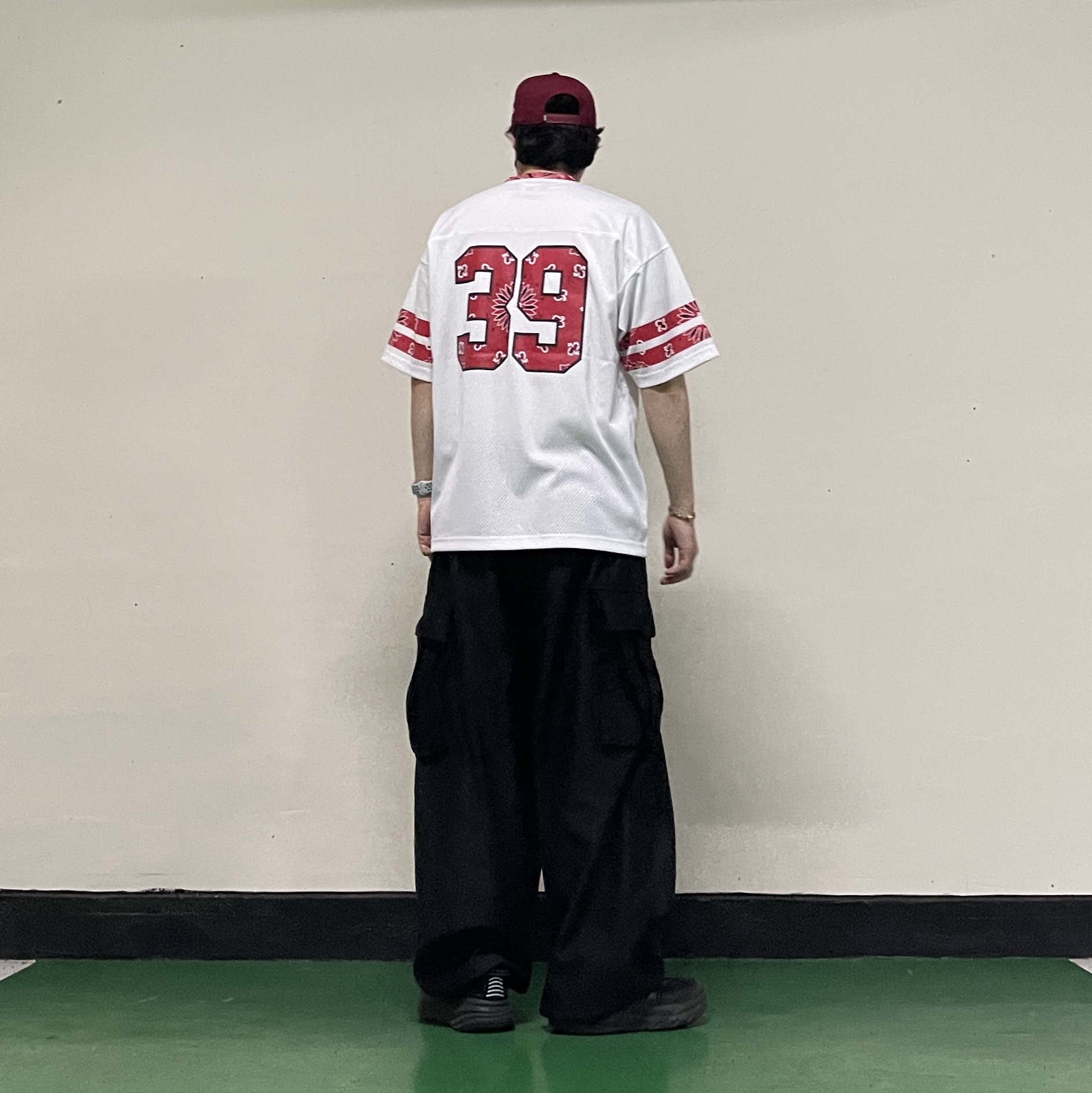 Palace P Frame 5-Panel Berg - 25SS, Supreme Bandana Football Jersey White - 25SS 착용 스타일 - 4