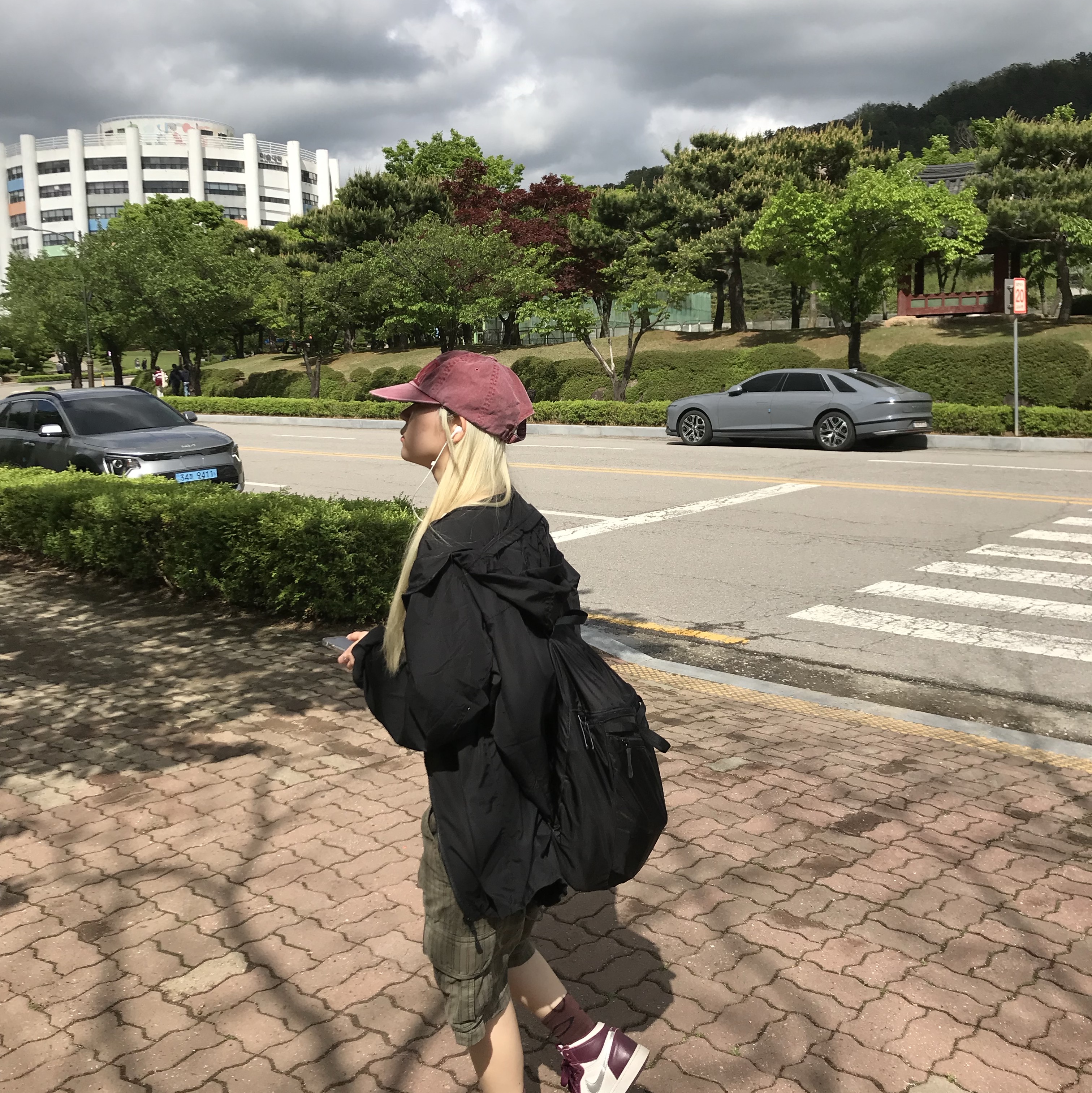 Arc'teryx Heliad 15 Backpack Black, (W) Mischief Rhombus Knee Socks Purple 착용 스타일 - 2