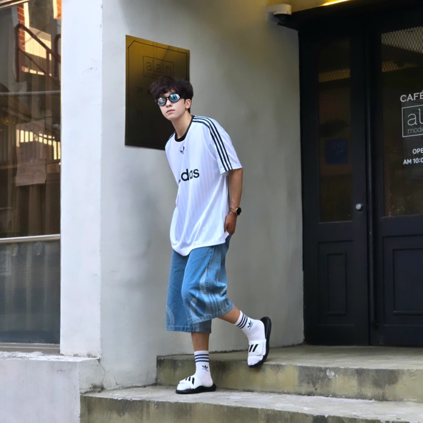 Adidas Adicolor T-Shirt White Black - KR Sizing, Adidas Adicolor T-Shirt White - US Sizing 착용 스타일 - 3