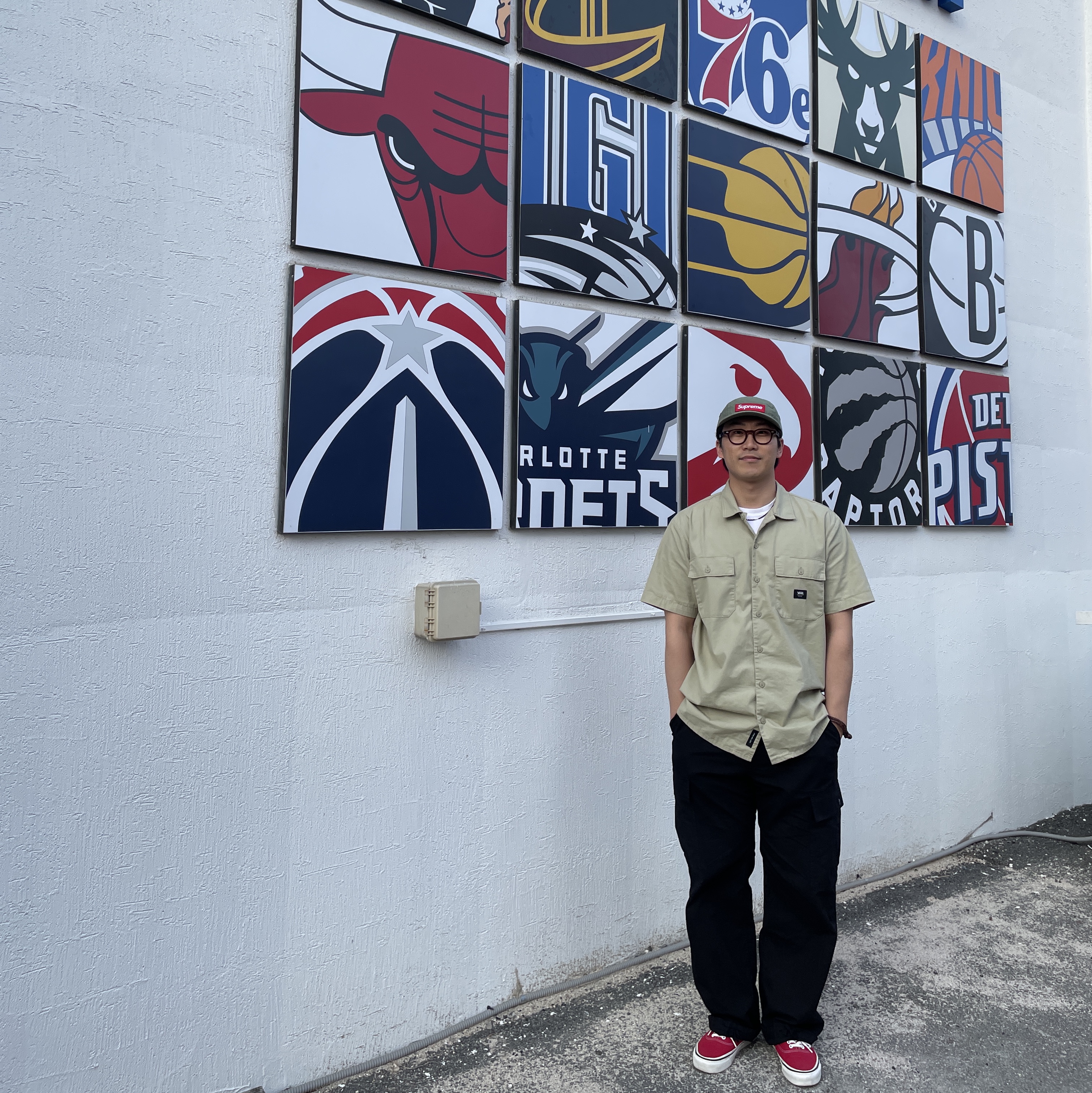 Supreme Military Camp Cap Olive - 24SS, Vans Authentic 44 DX Anaheim Factory Racing Red 착용 스타일 - 2