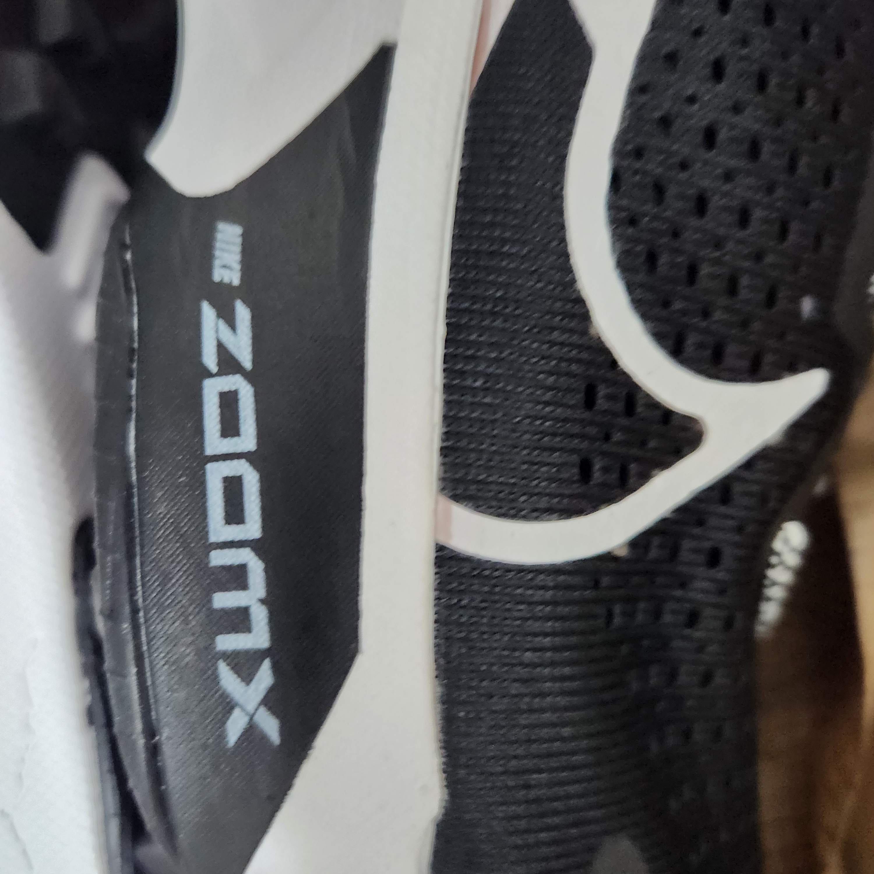 Nike ZoomX Zegama Trail Deep Black White 착용 스타일 - 1
