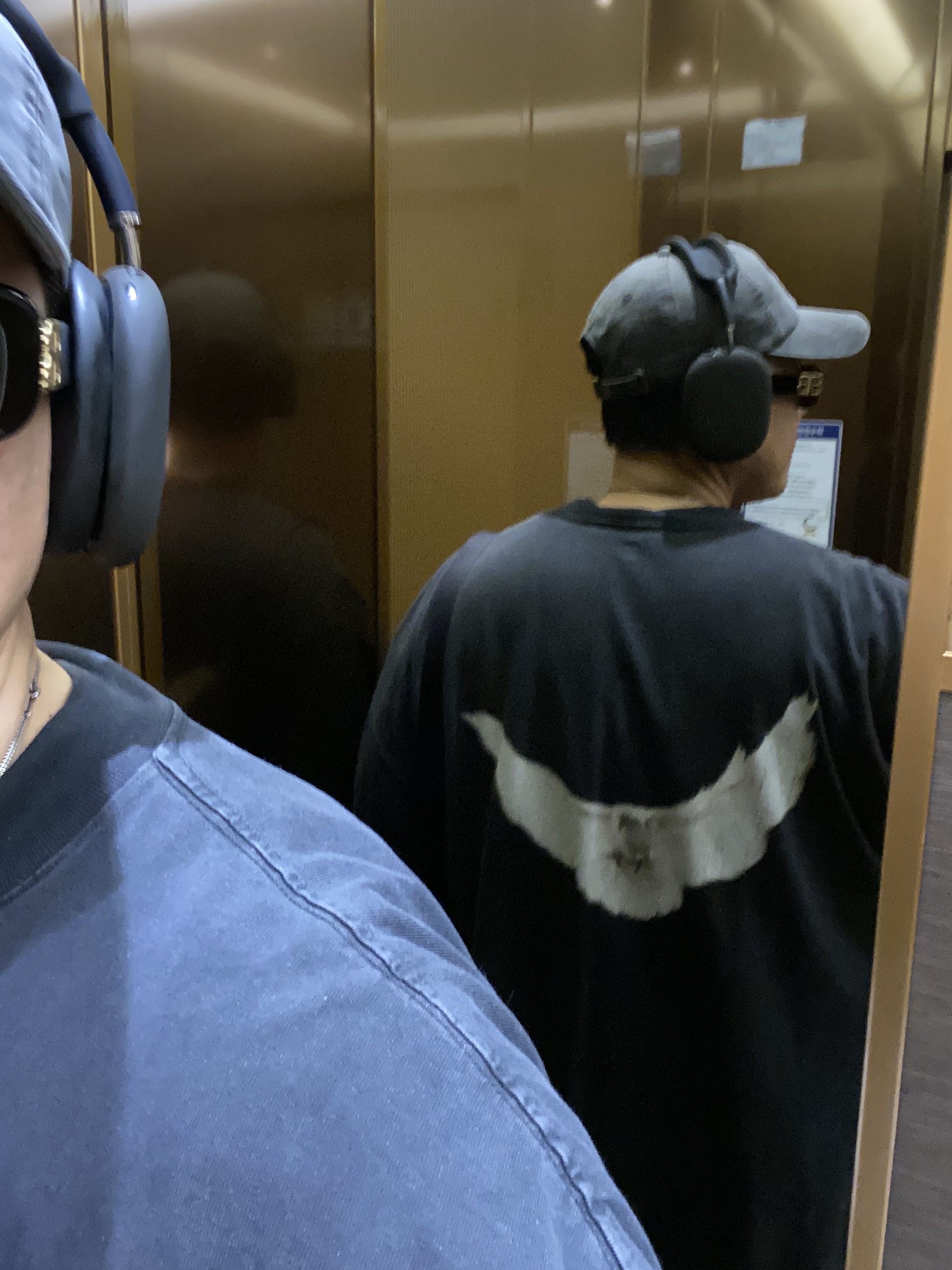 Apple AirPods Max USB C Midnight (Korean Ver.), Stussy Washed Basic Low Pro Cap Charcoal 착용 스타일 - 2