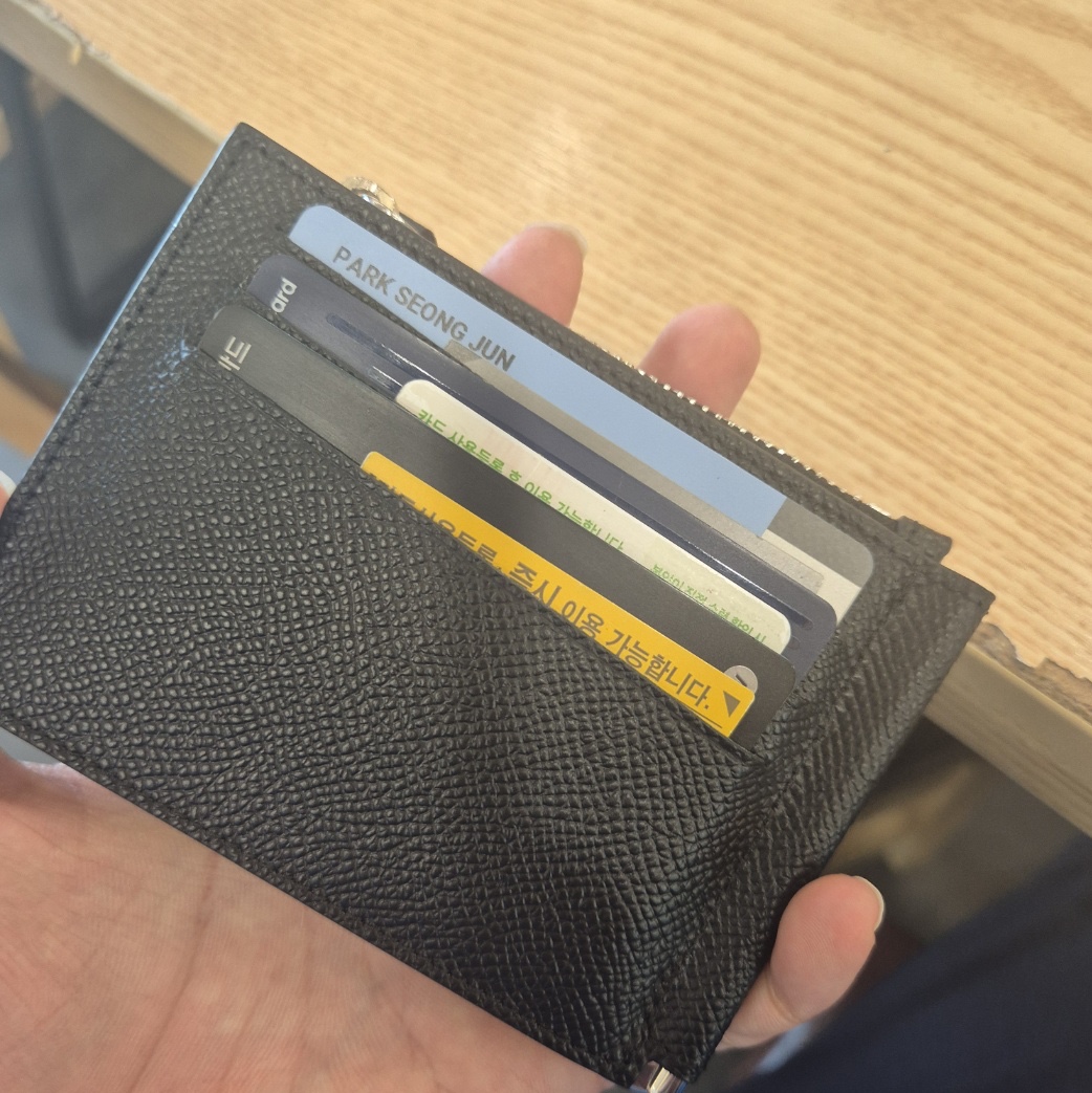 Maison Margiela Money Clip Bovine Leather Wallet Black 착용 스타일 - 2