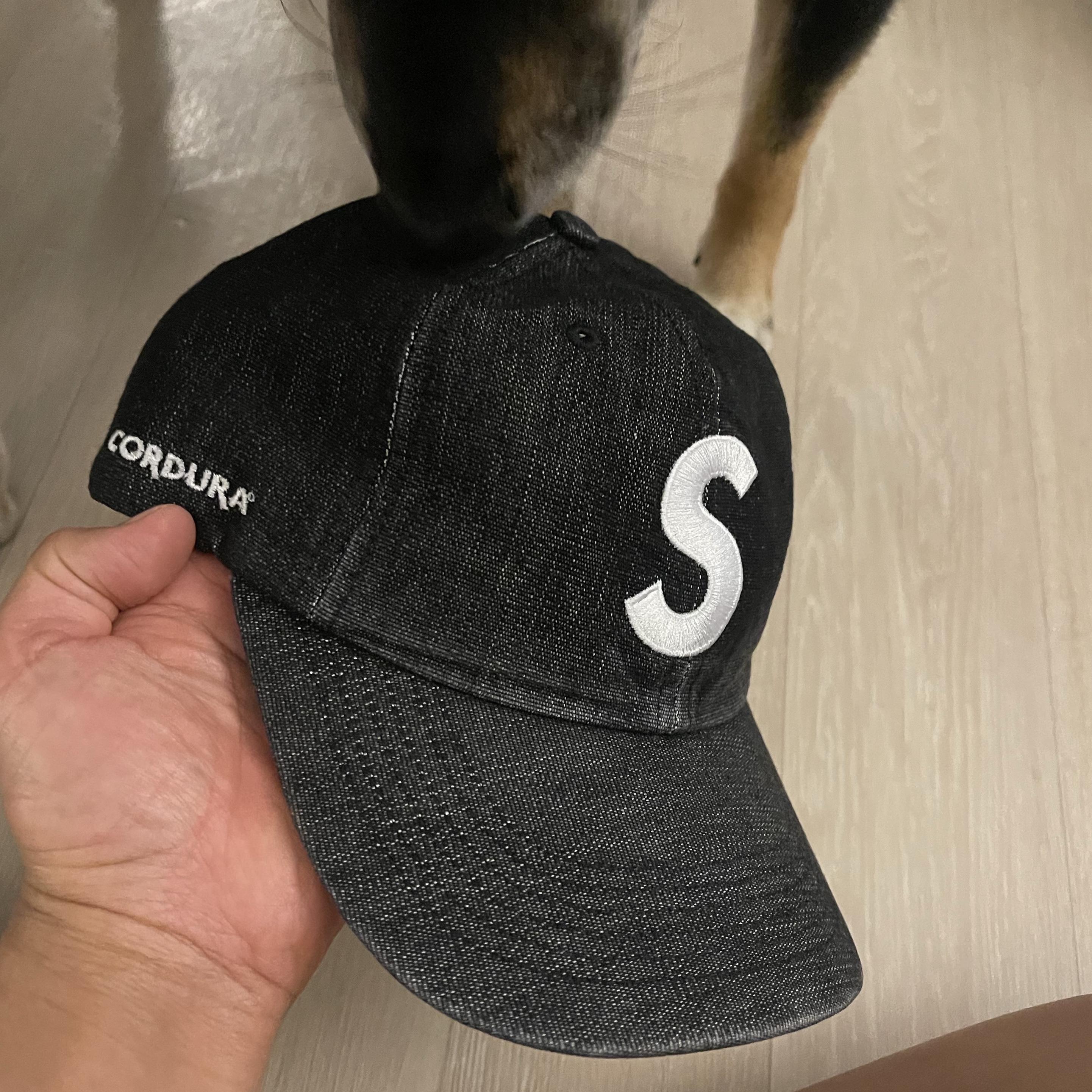 Supreme Cordura Denim S Logo 6-Panel Black - 25SS 착용 스타일