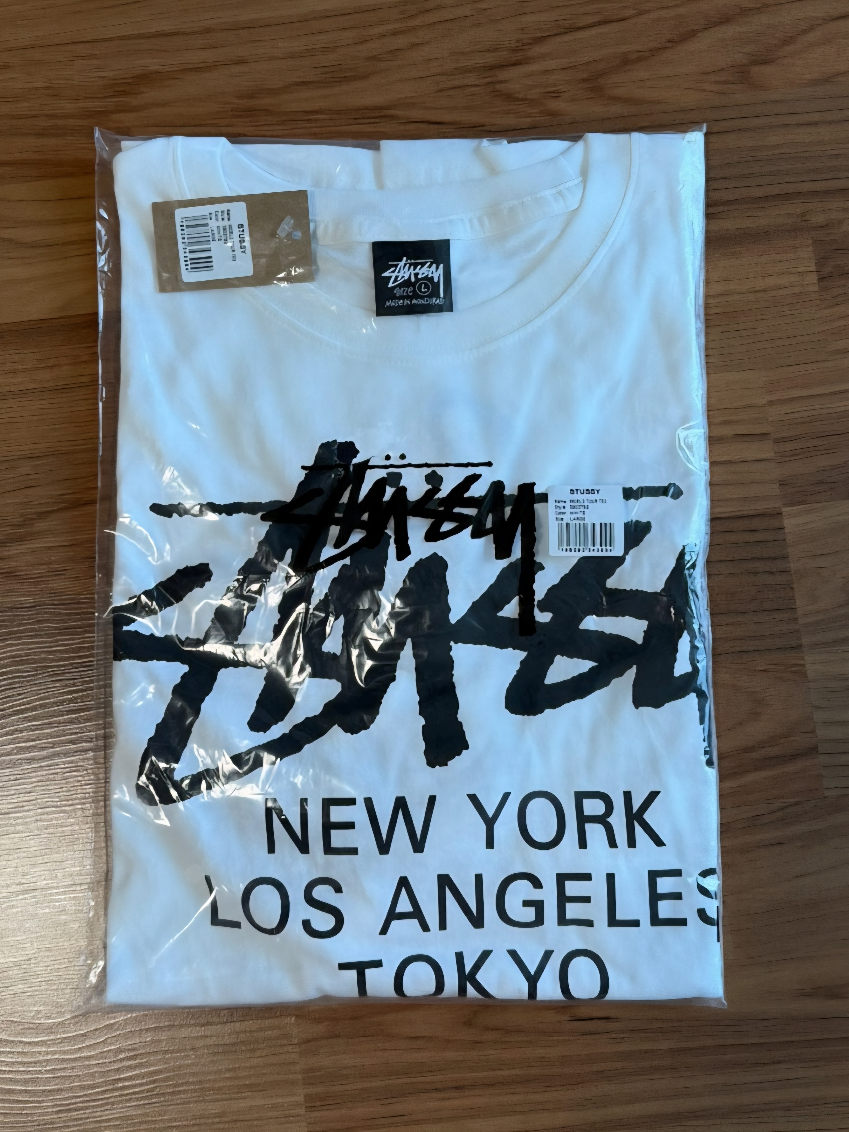 Stussy World Tour T-Shirt White 2024,2025 착용 스타일