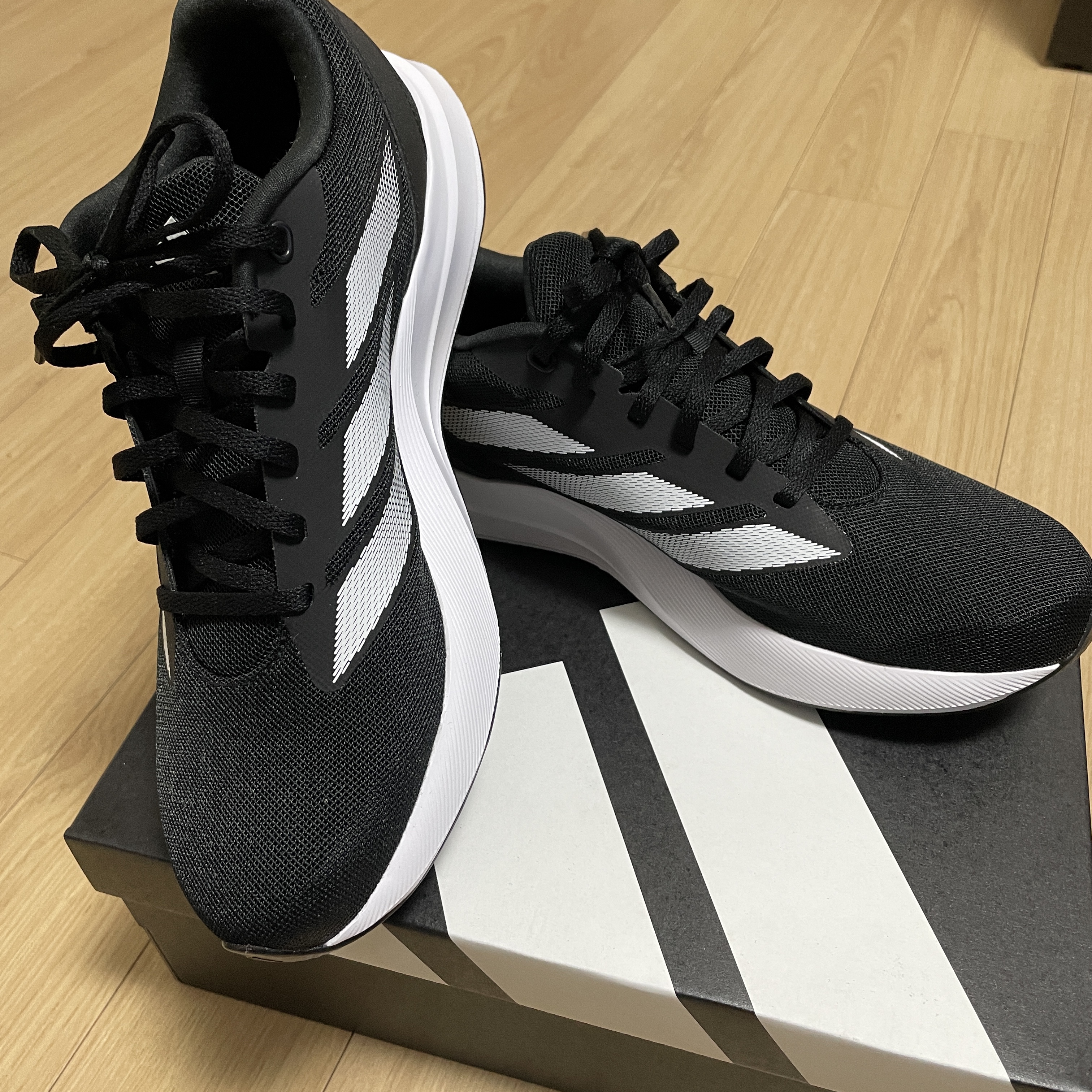 Adidas Duramo RC Core Black Cloud White 착용 스타일 - 4