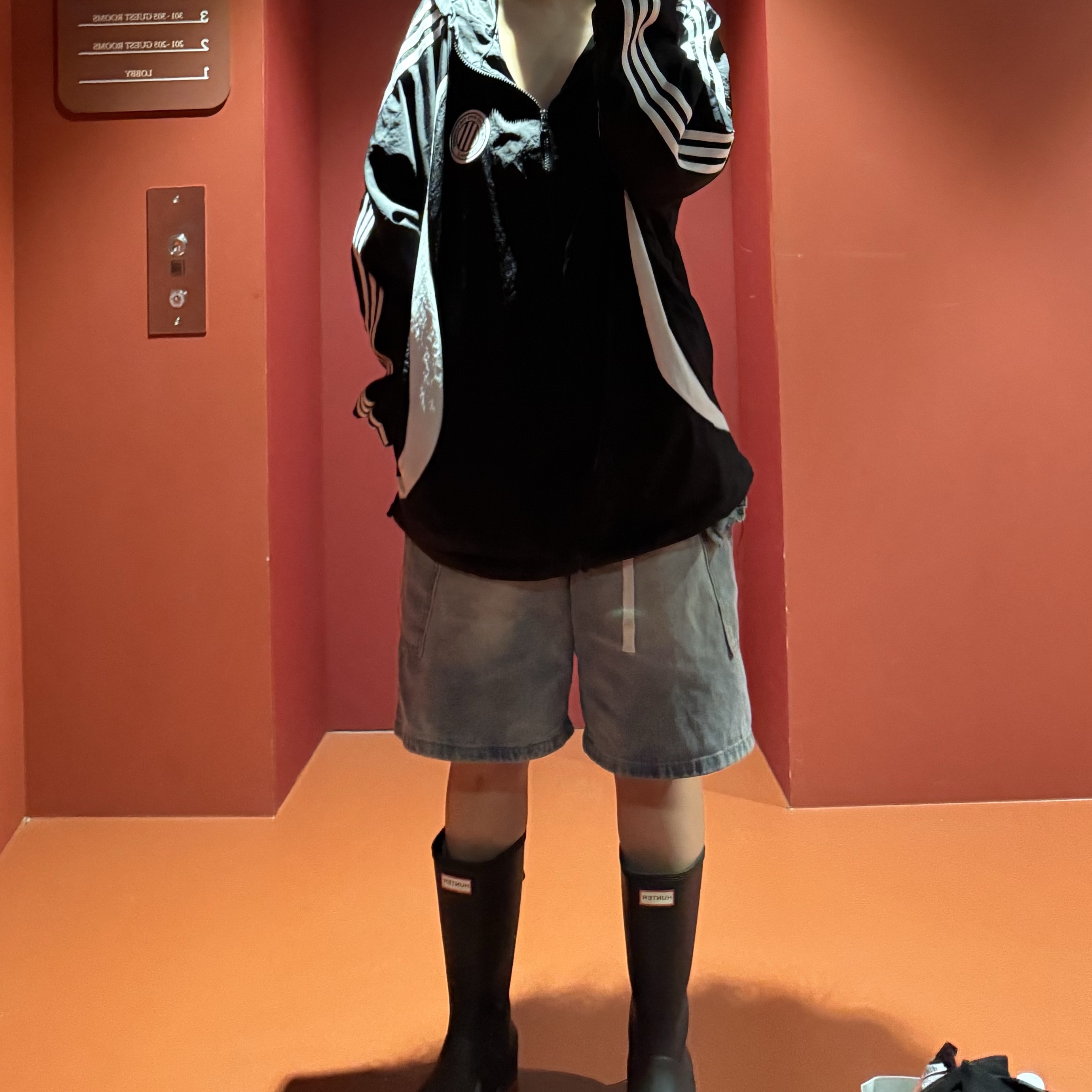 (W) Hunter Play Tall Wellington Rain Boots Black 착용 스타일