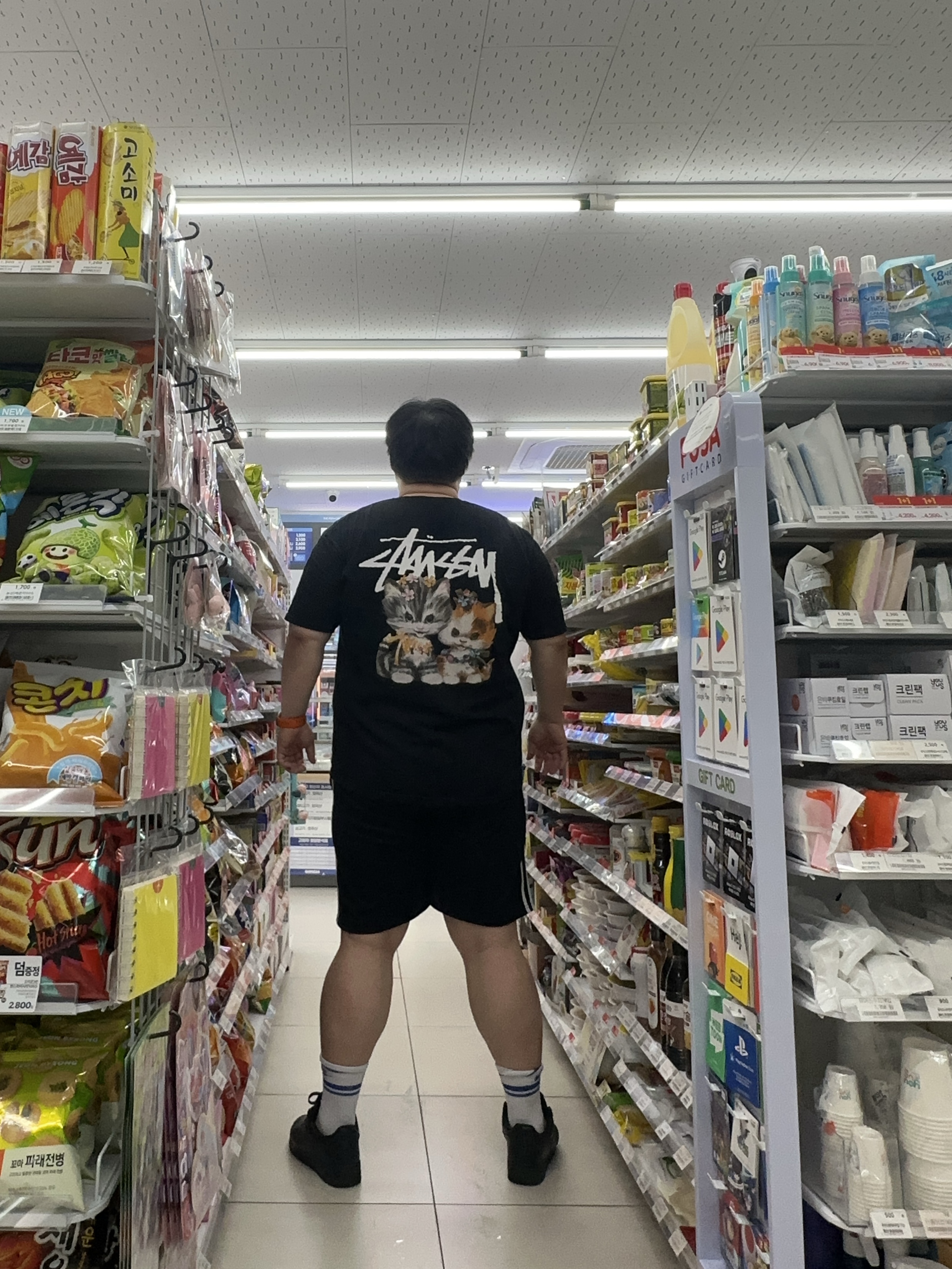 Nike Air Force 1 '07 Low Triple Black, Stussy Kittens T-Shirt Black 착용 스타일