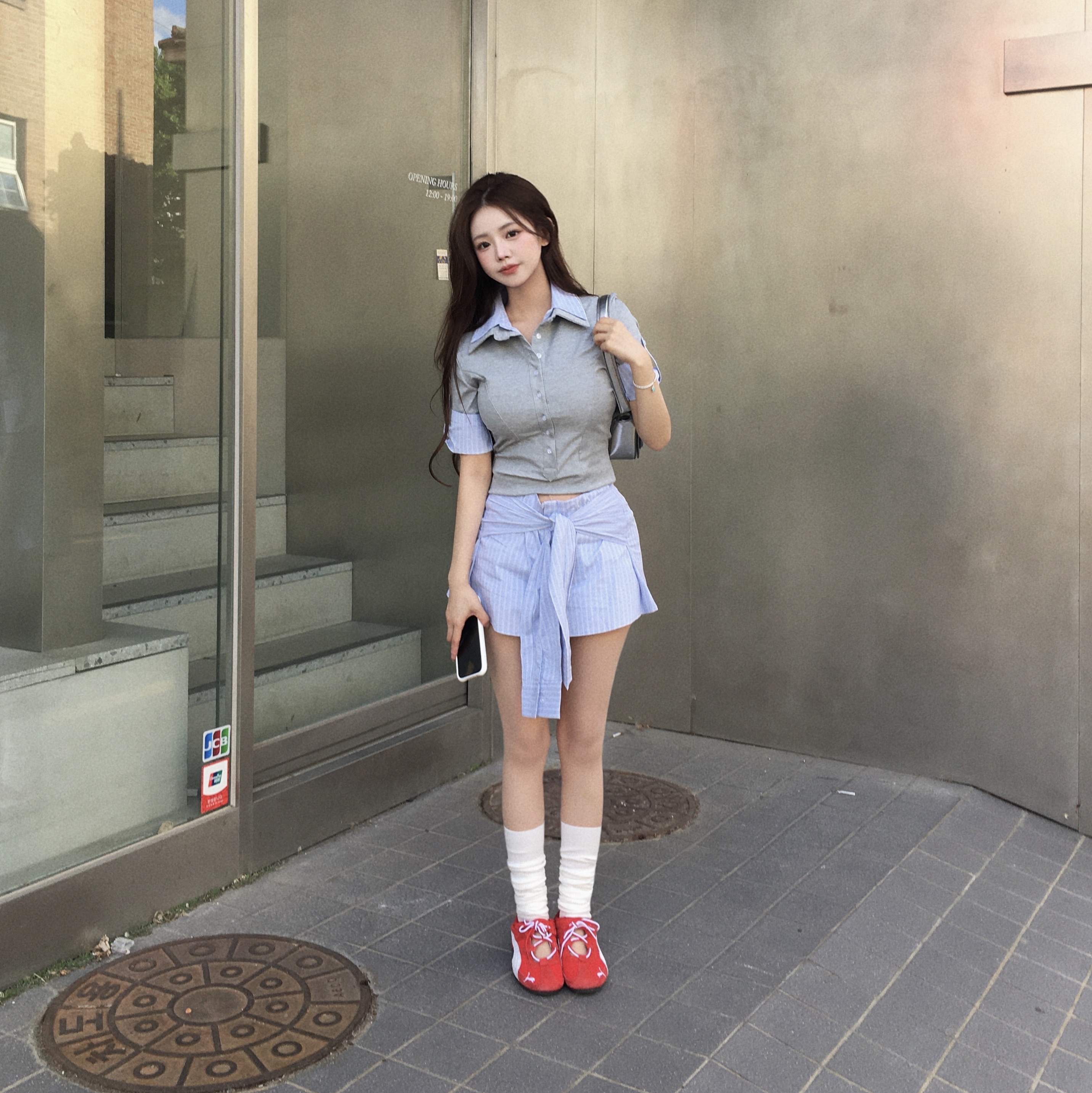 (W) Puma Speedcat Go For All Time Red Puma White, Diesel 1DR Shoulder Bag in Mirrored Leather Silver 착용 스타일 - 1