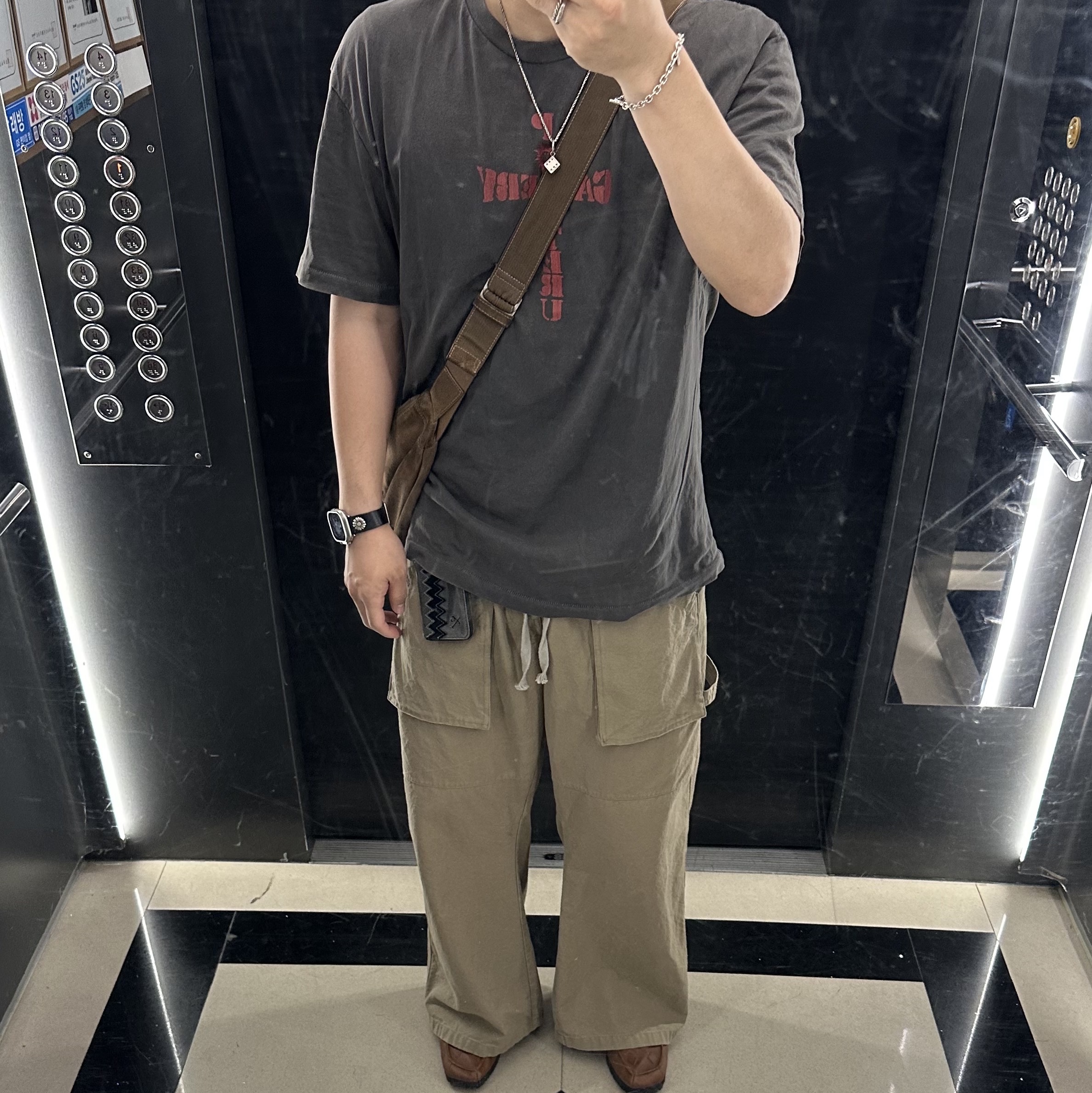 Polyteru 1011 1/2 Graphic T Shirt 'Cross Tee' Washed Charcoal Brown, Polyteru Painter Pajama Pants Beige 착용 스타일