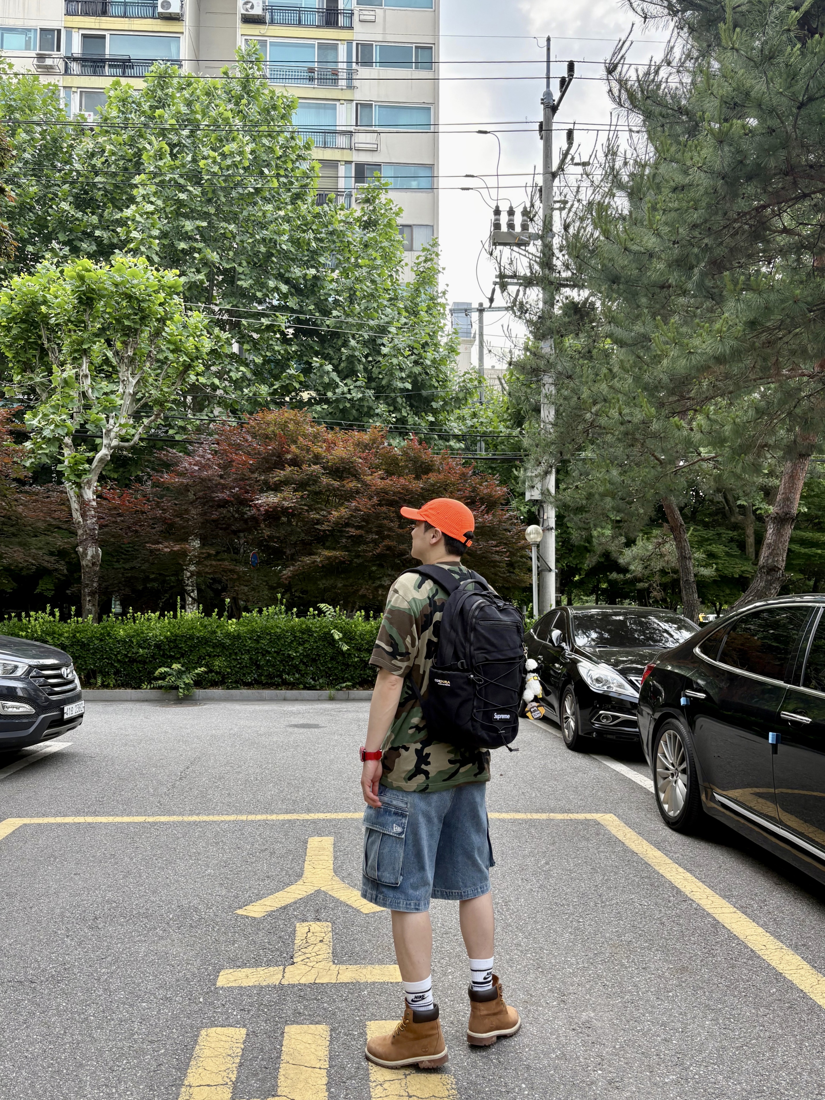 Supreme Capital S/S Top Woodland Camo - 25SS, Thisisneverthat x New Era x MLB New York Yankees Short Pants Blue 착용 스타일 - 1
