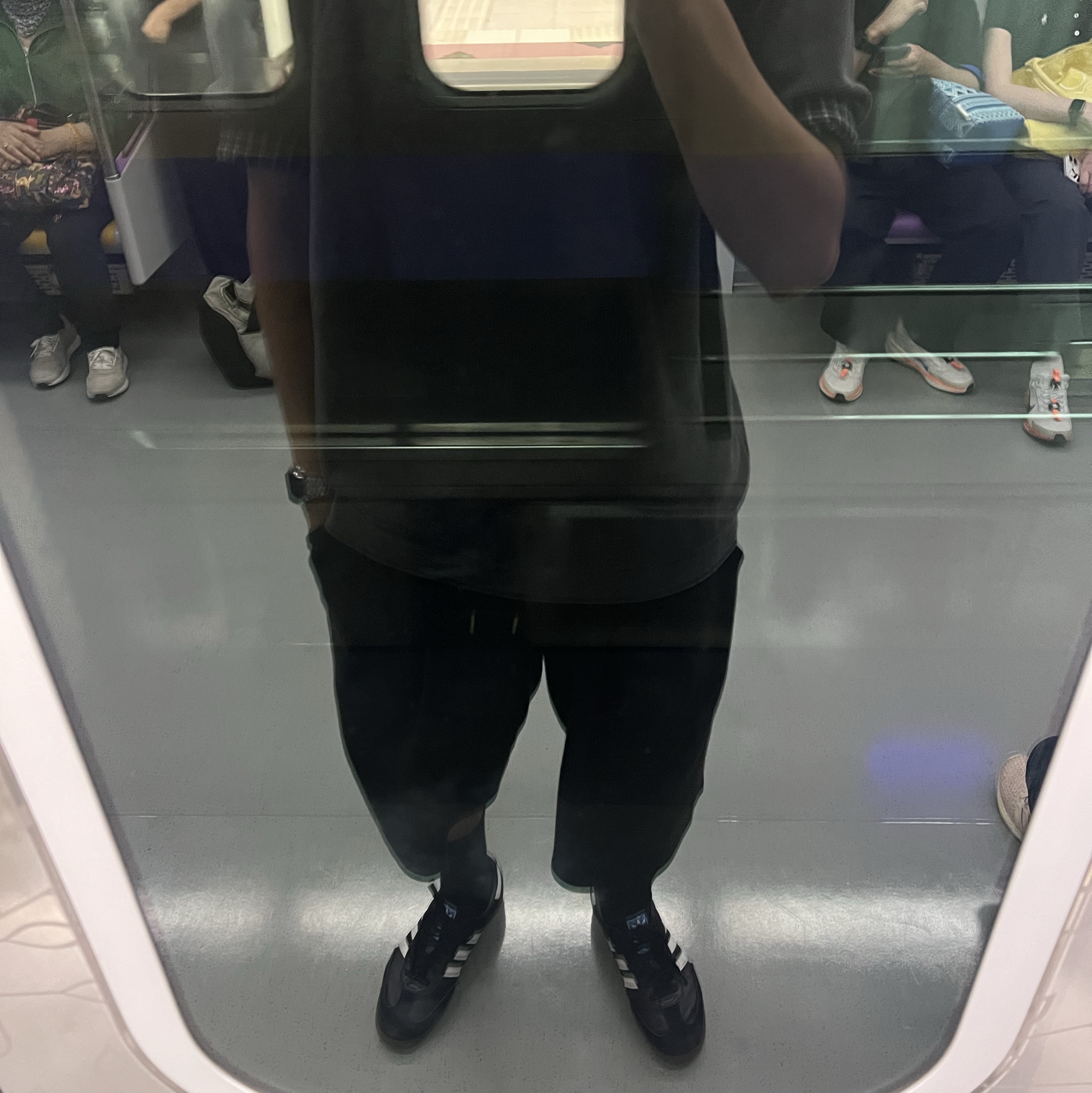 Adidas Samba OG Black White Gum 착용 스타일